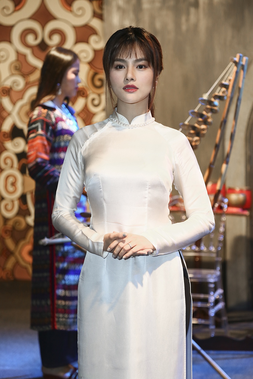 Vu Thu Phuong dien ao dai nen na anh 4