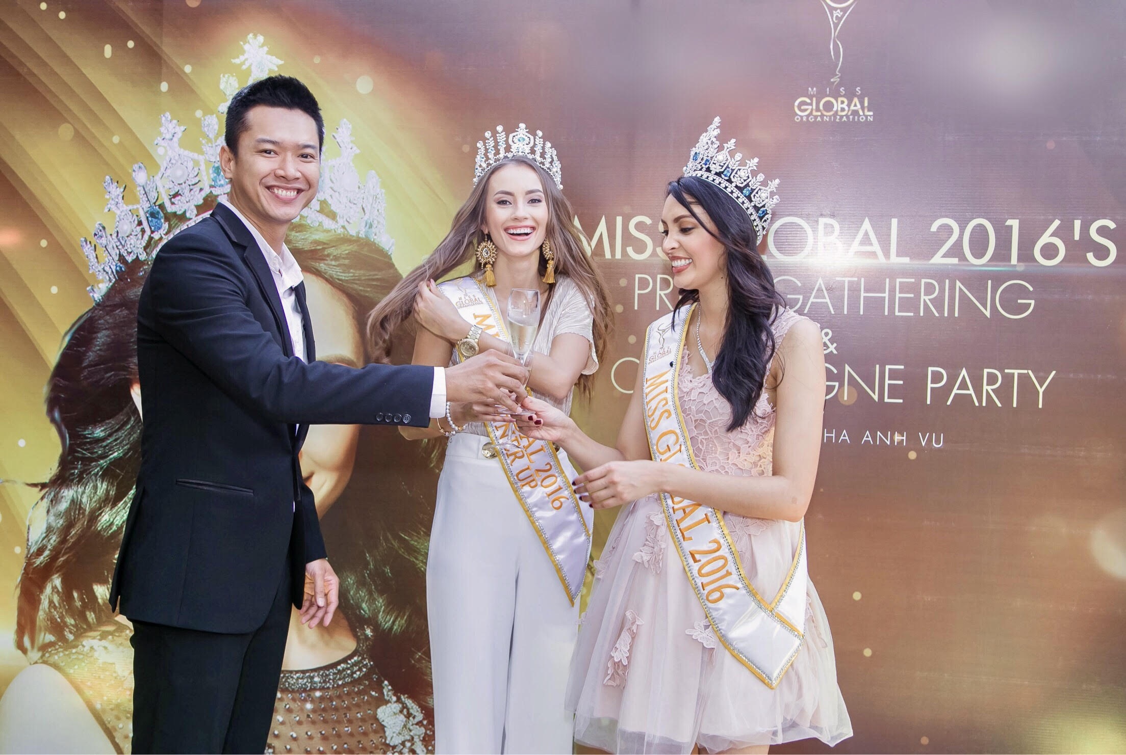 Hà Anh gợi cảm bên Hoa hậu Toàn cầu 2016 ảnh 7 Ha Anh goi cam ben Hoa hau Toan cau 2016 anh 7