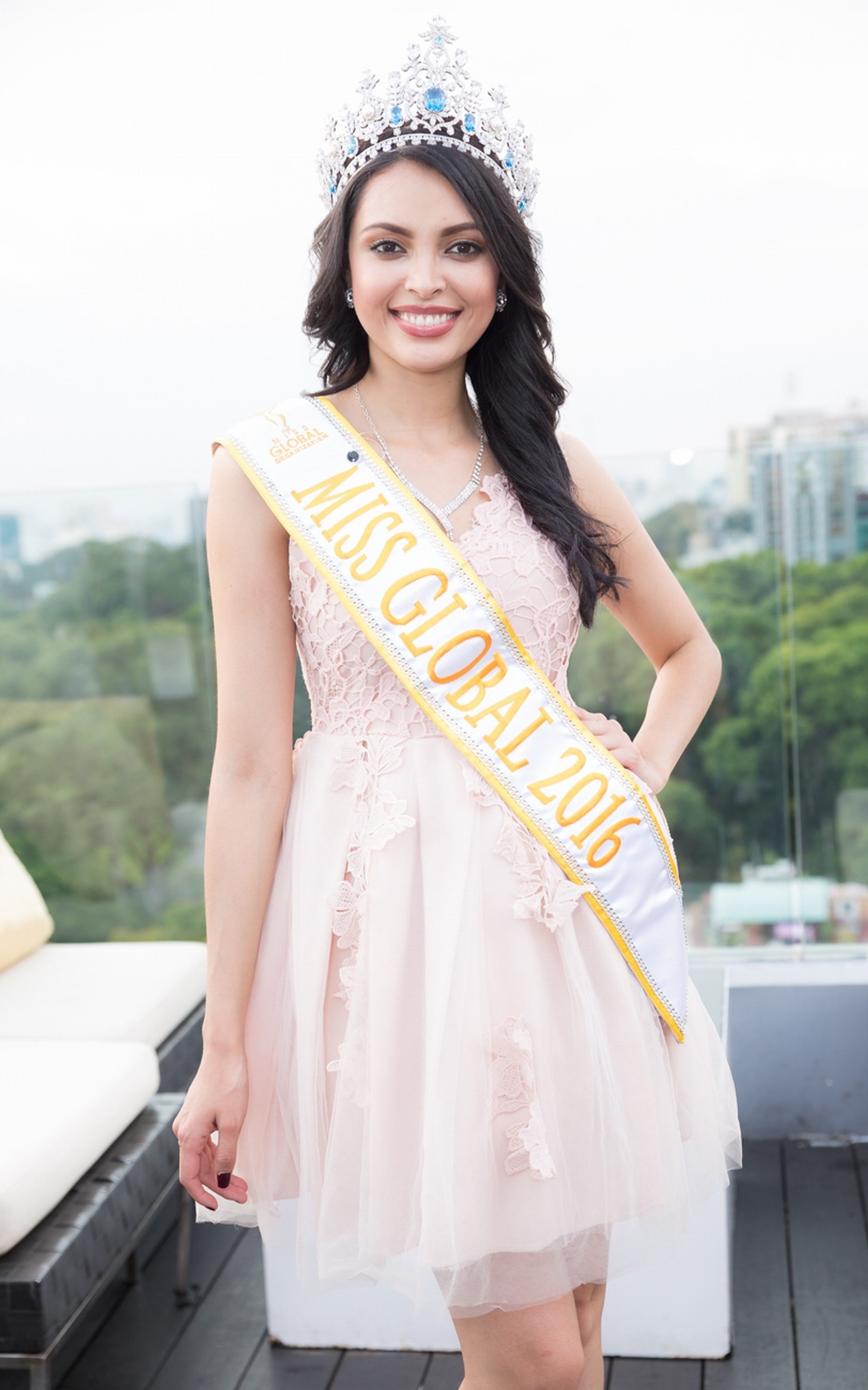 Hà Anh gợi cảm bên Hoa hậu Toàn cầu 2016 ảnh 4 Ha Anh goi cam ben Hoa hau Toan cau 2016 anh 4