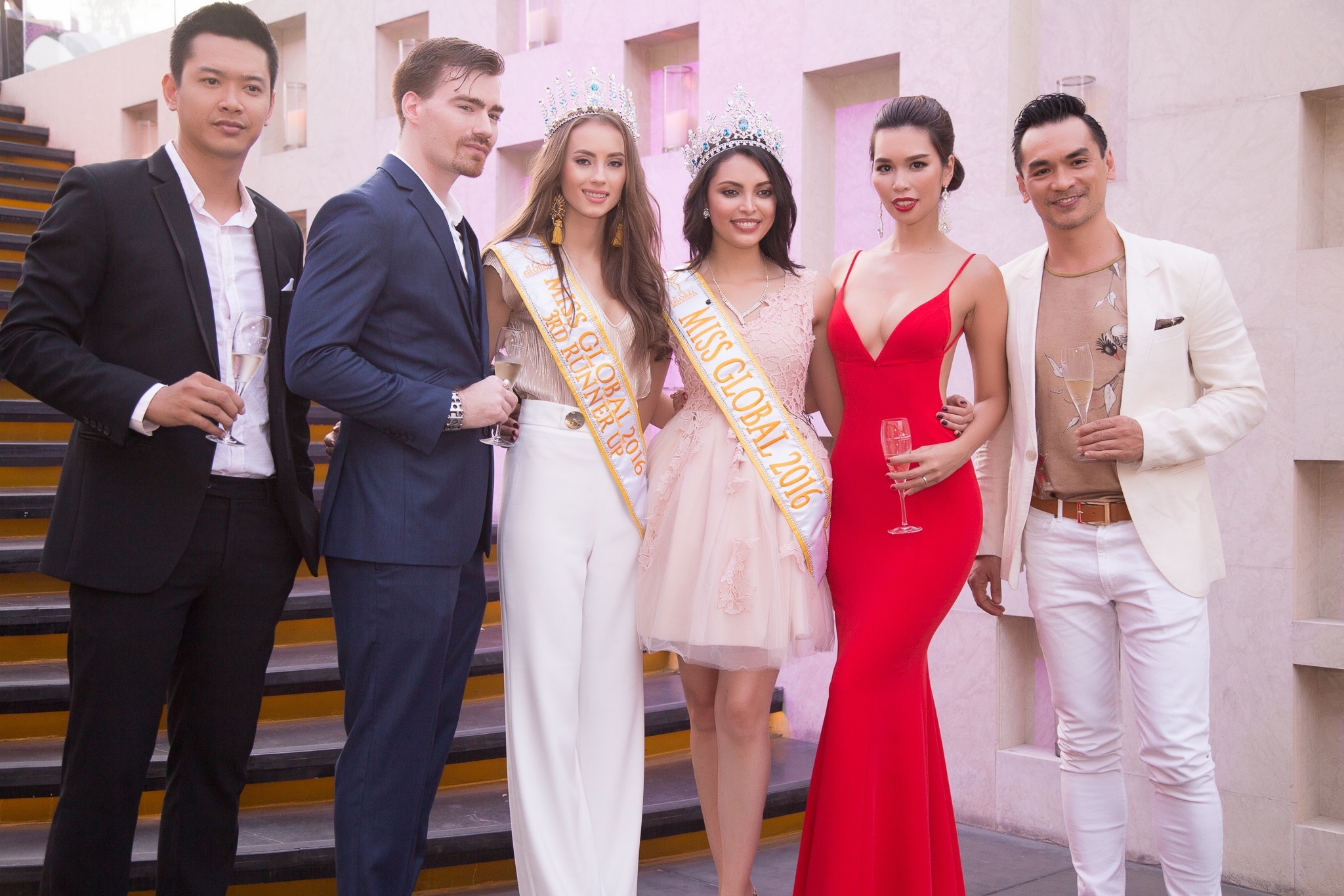 Hà Anh gợi cảm bên Hoa hậu Toàn cầu 2016 ảnh 8 Ha Anh goi cam ben Hoa hau Toan cau 2016 anh 8