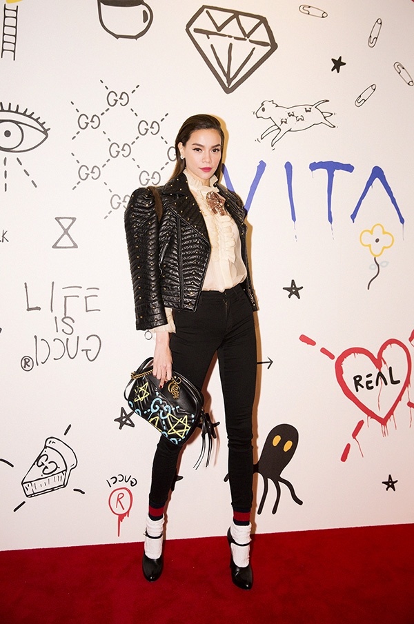 Nhung lan mac dep gay chu y su kien quoc te cua Ho anh 5