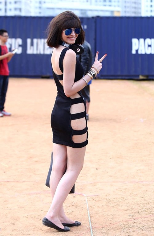 Andrea Aybar mac phan cam anh 3