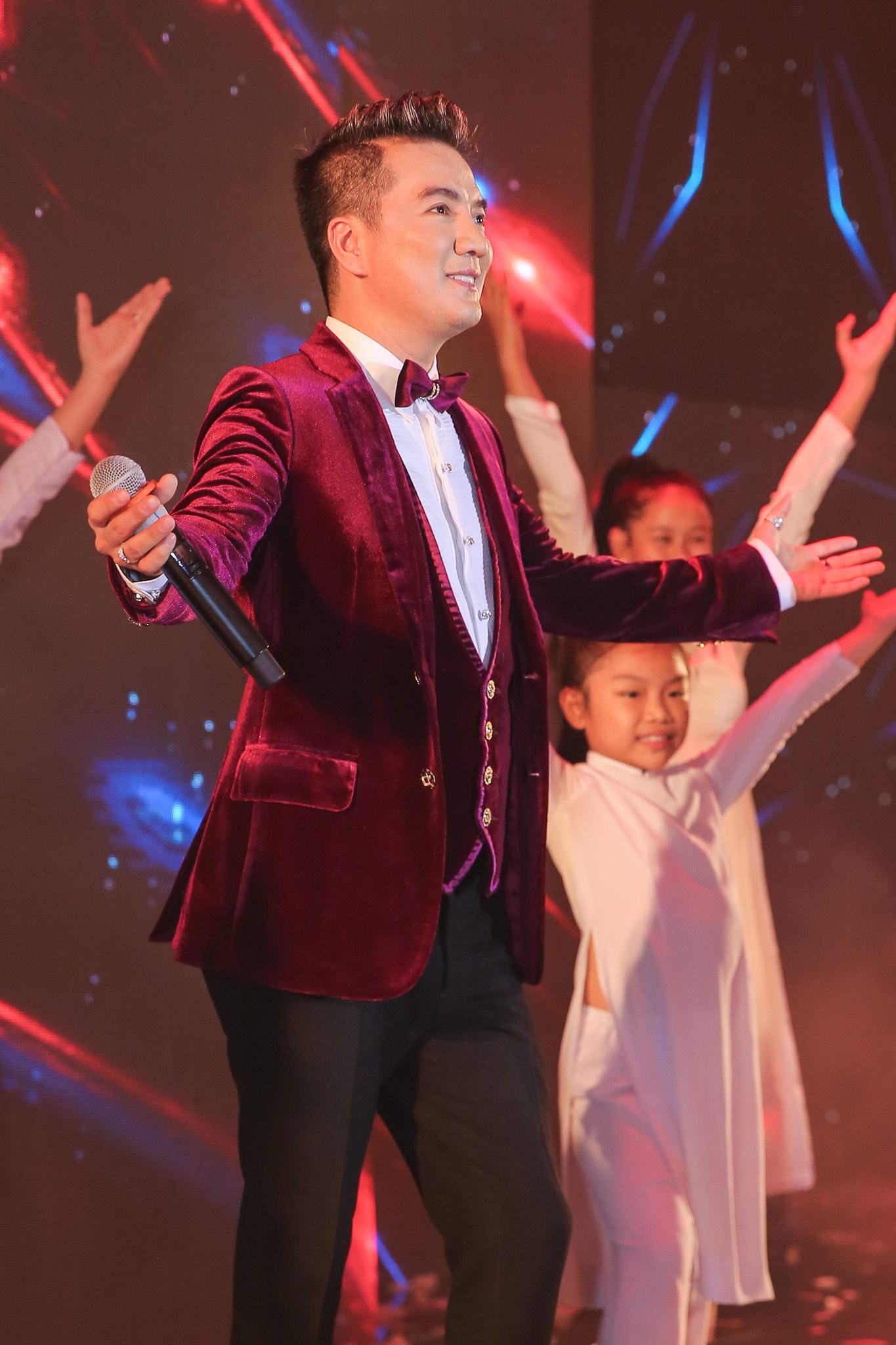 Hoai Linh,  Tran Thanh du dam cuoi khung anh 4