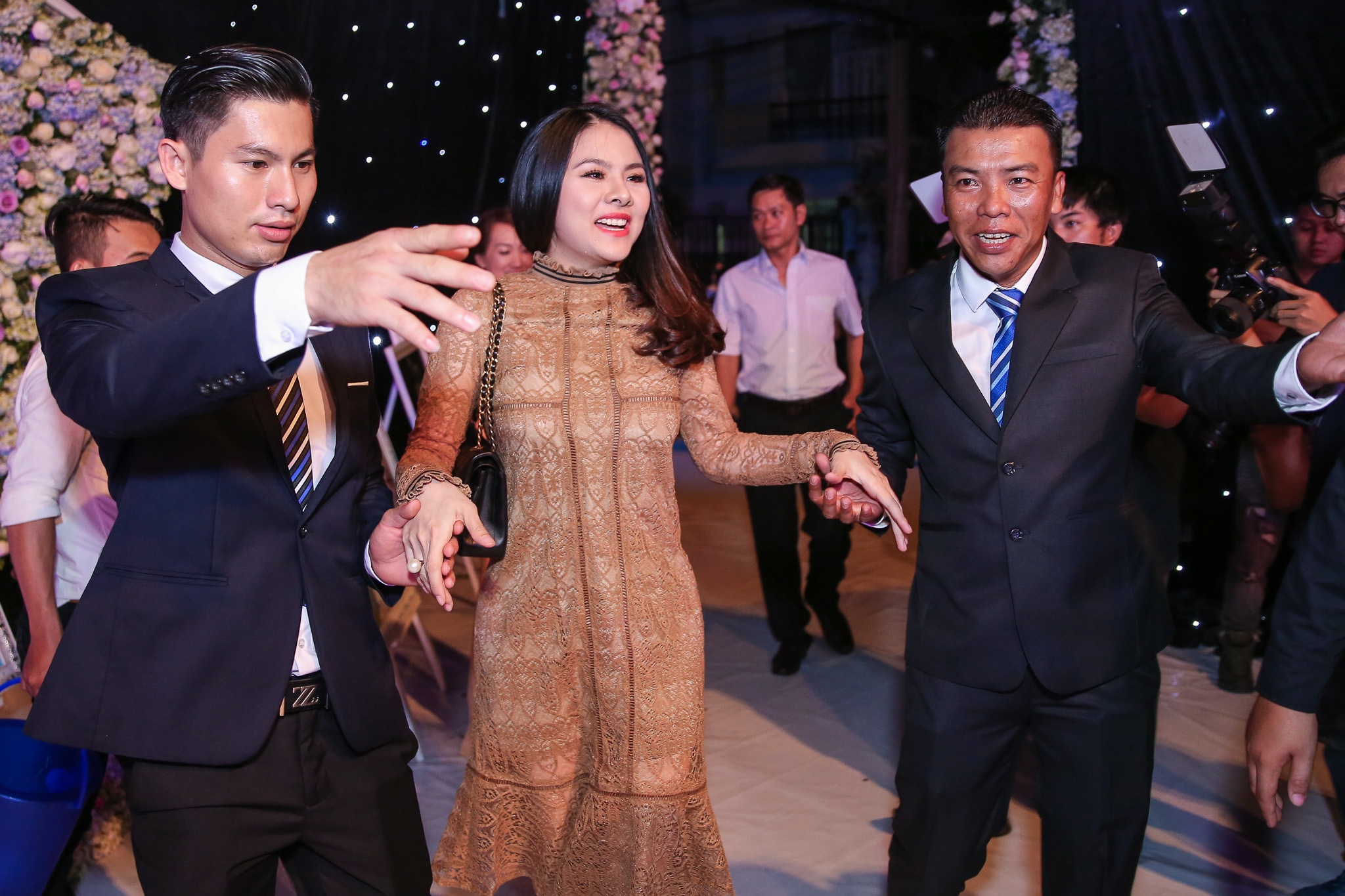 Hoai Linh,  Tran Thanh du dam cuoi khung anh 8