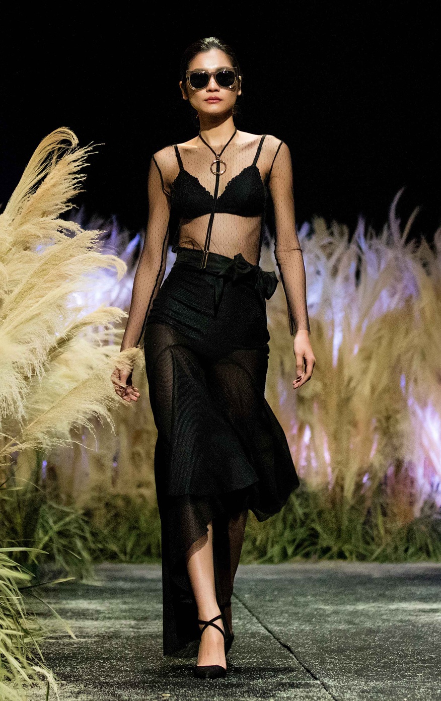 Người mẫu diện nội y ở Tuần lễ thời trang Việt ảnh 1 Nguoi mau dien noi y o Tuan le thoi trang Viet anh 1