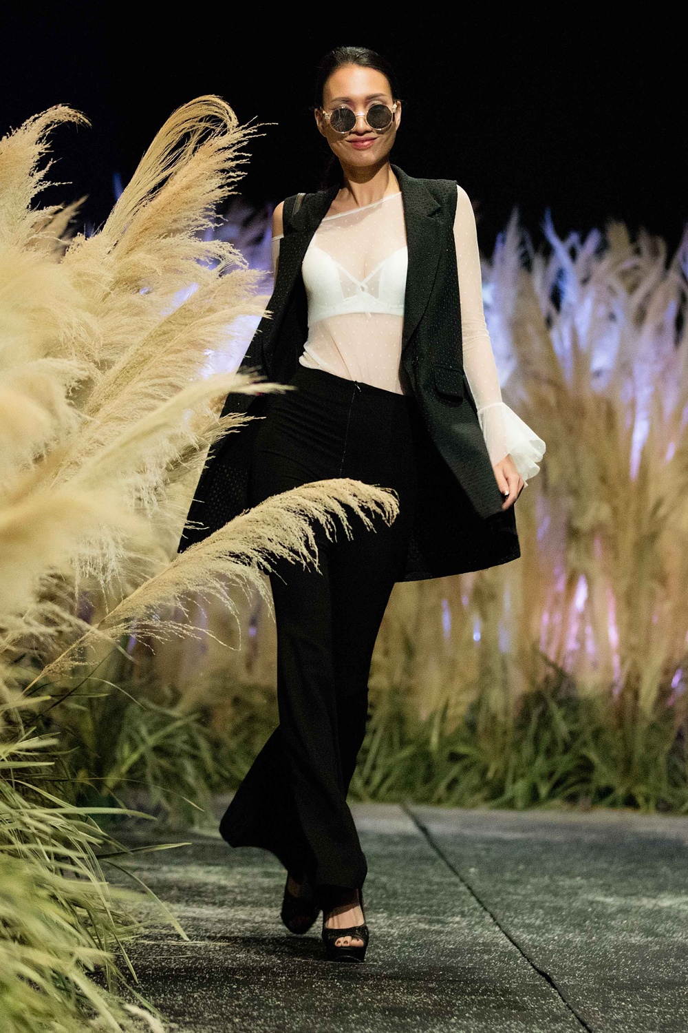 Người mẫu diện nội y ở Tuần lễ thời trang Việt ảnh 8 Nguoi mau dien noi y o Tuan le thoi trang Viet anh 8