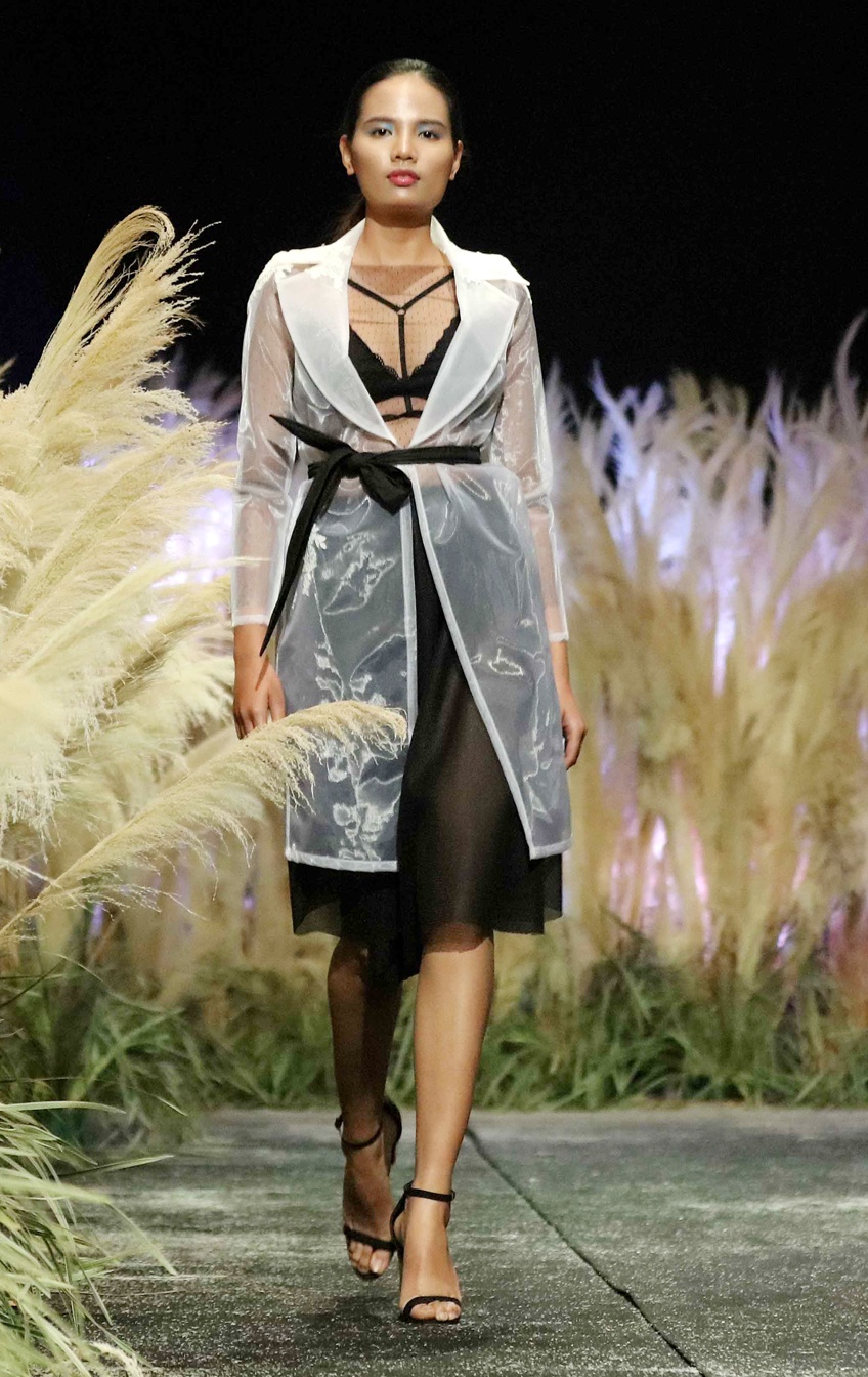 Người mẫu diện nội y ở Tuần lễ thời trang Việt ảnh 2 Nguoi mau dien noi y o Tuan le thoi trang Viet anh 2