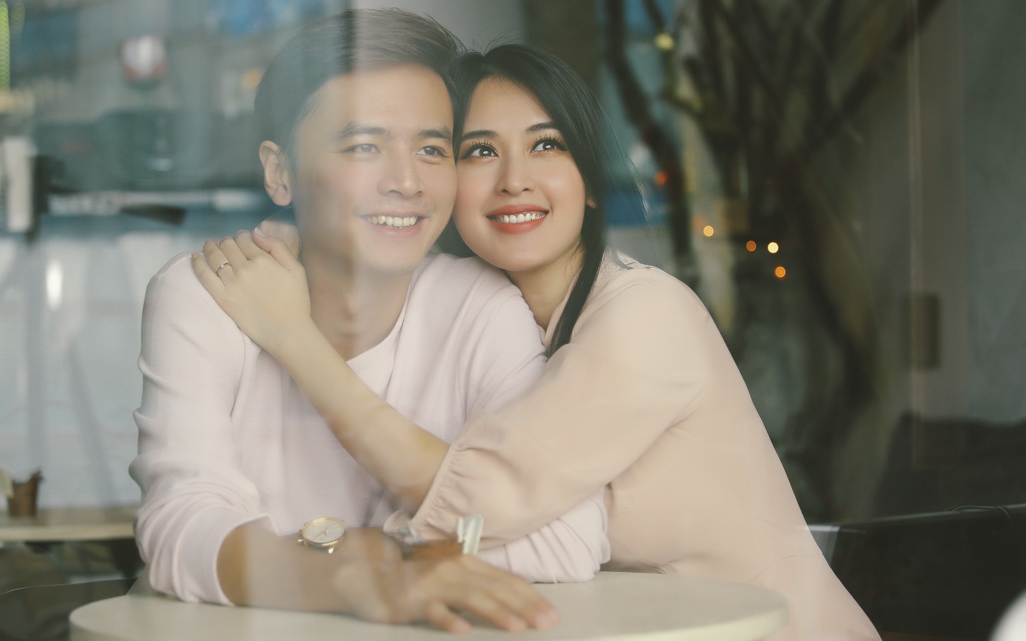 Tu Vi - Van Anh ban nha, xe de lam phim hinh anh