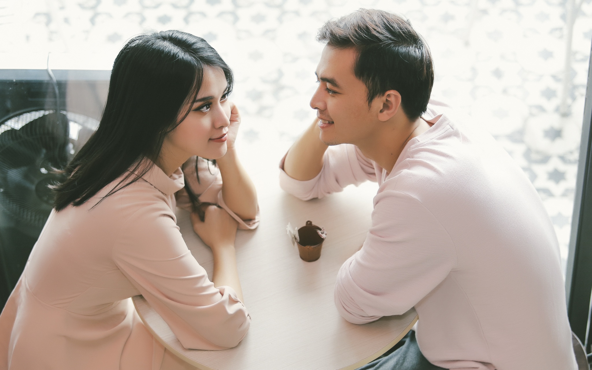 Tú Vi - Văn Anh bán nhà đầu tư phim ảnh 2 Tu Vi - Van Anh ban nha dau tu phim anh 2