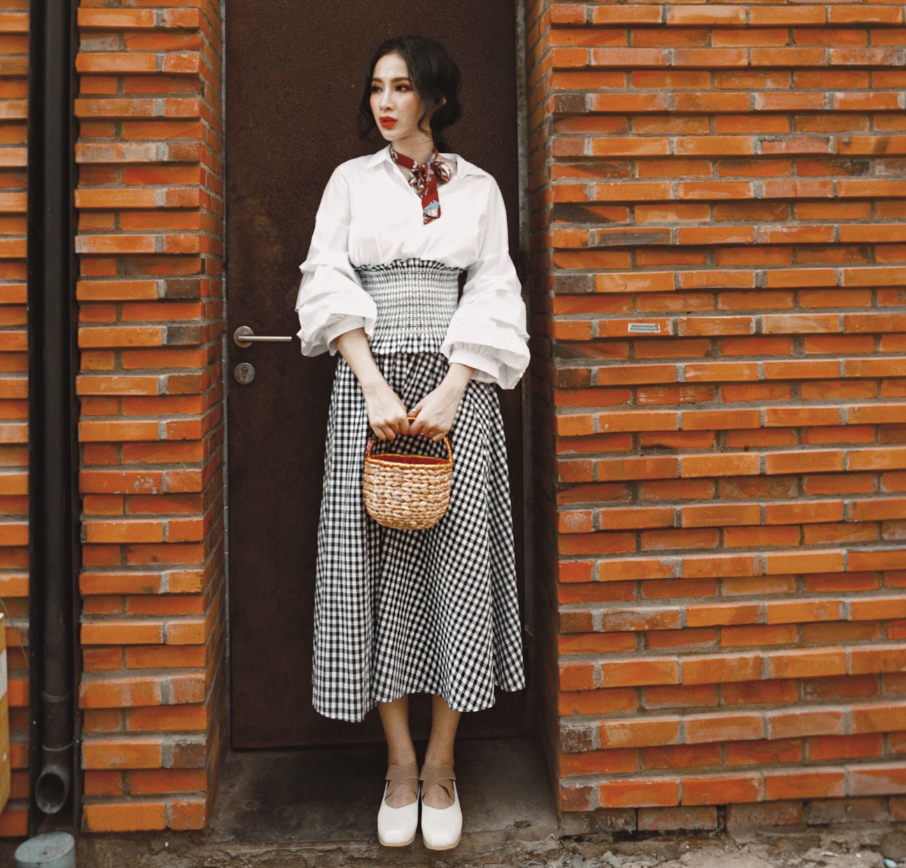 street style Angela Phuong Trinh anh 1