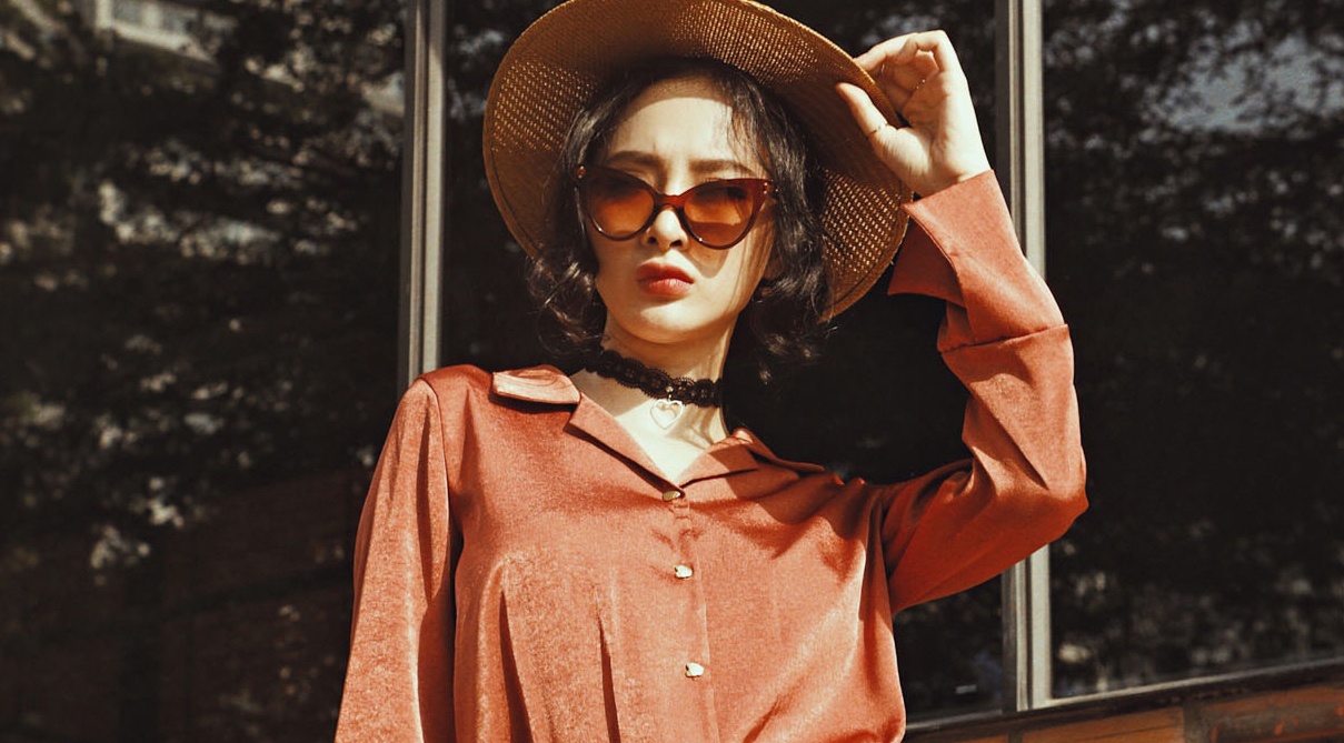 Angela Phuong Trinh lang xe phong cach du muc hinh anh