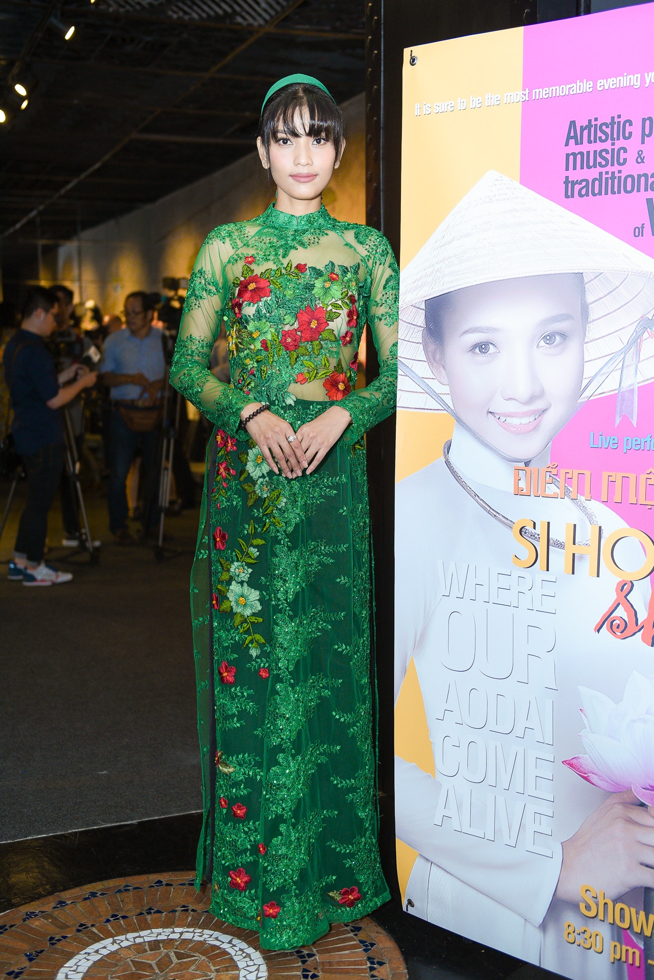 Dan sao Viet dien ao dai cach tan anh 7