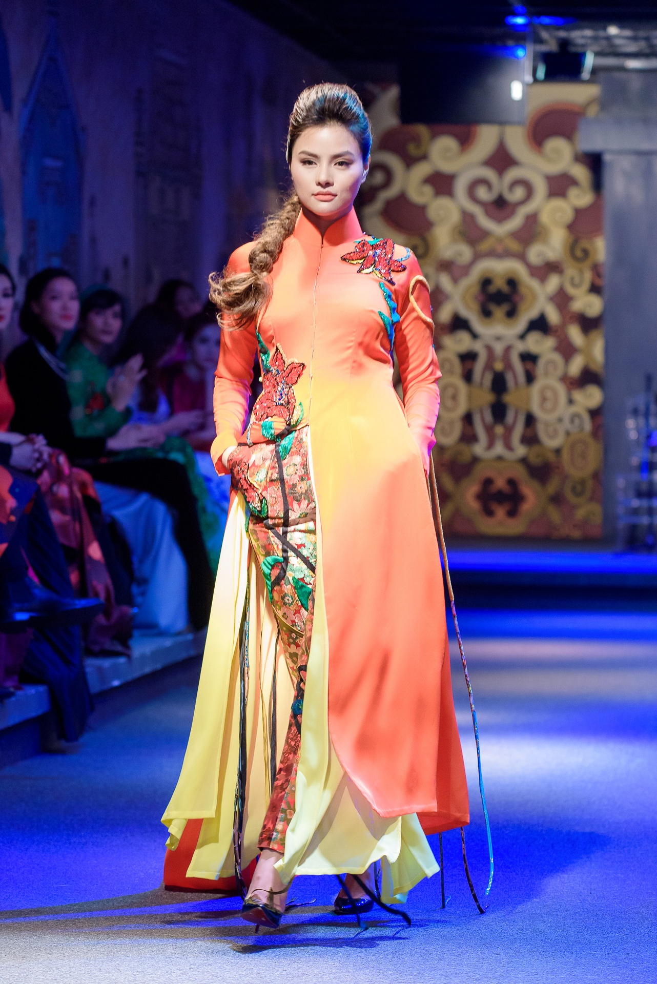 Vu Thu Phuong tro lai san dien anh 1