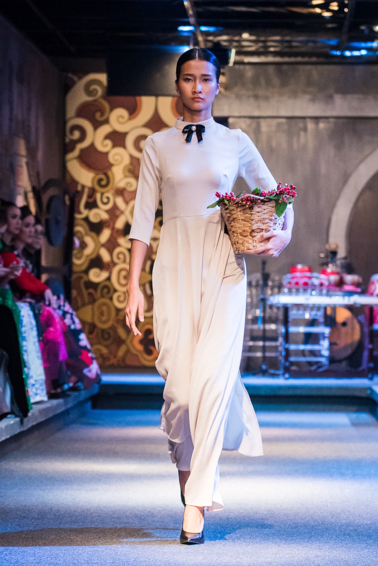 Vu Thu Phuong tro lai san dien anh 4