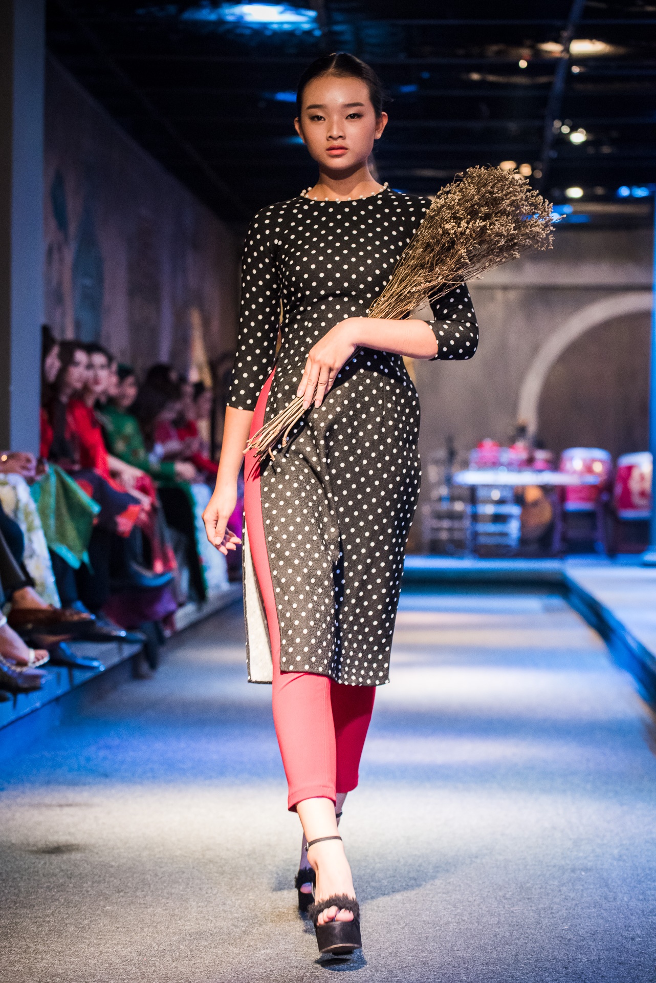 Vu Thu Phuong tro lai san dien anh 6