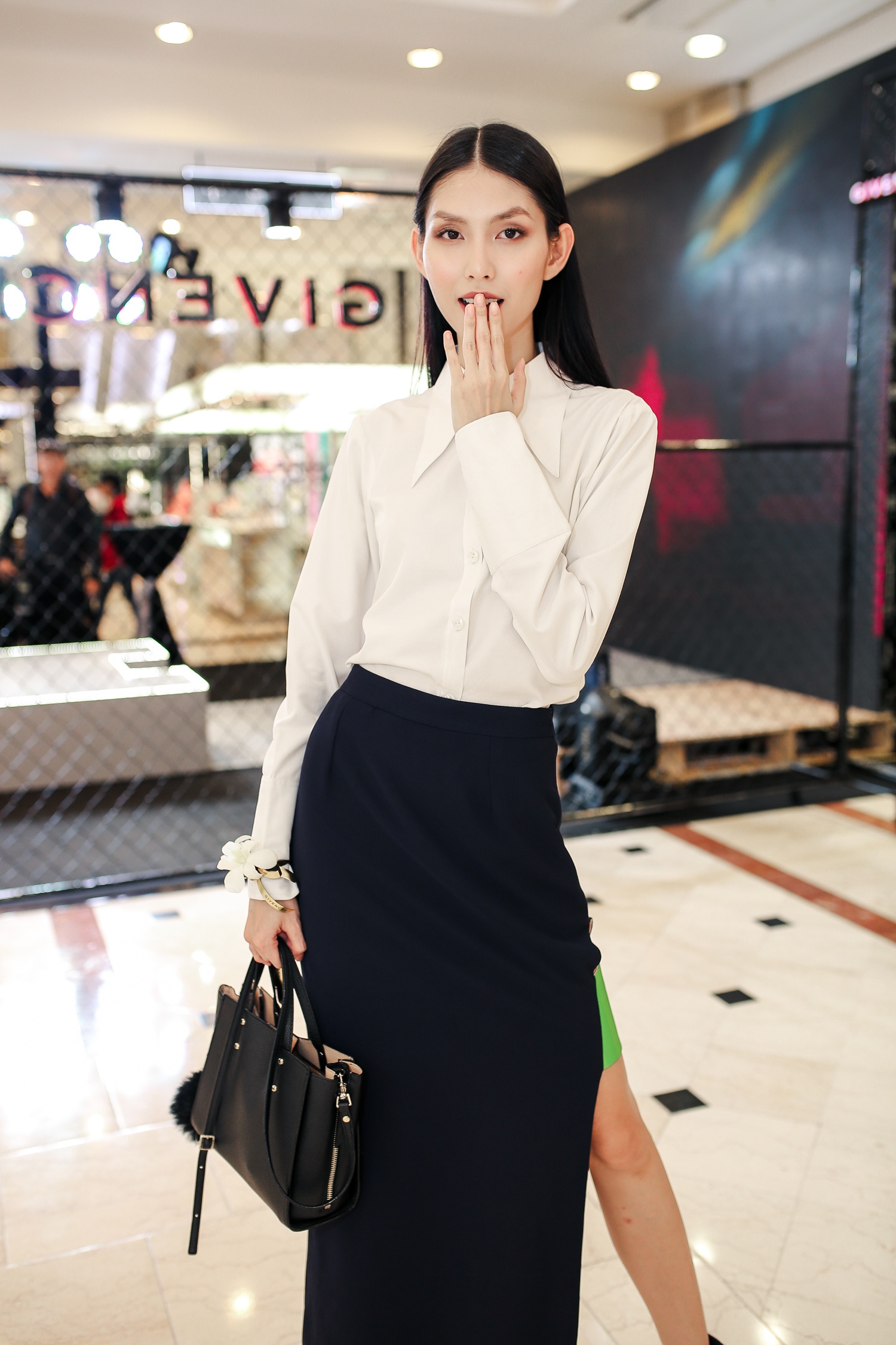 Thanh Hang dien mot vest 'giau quan' anh 10