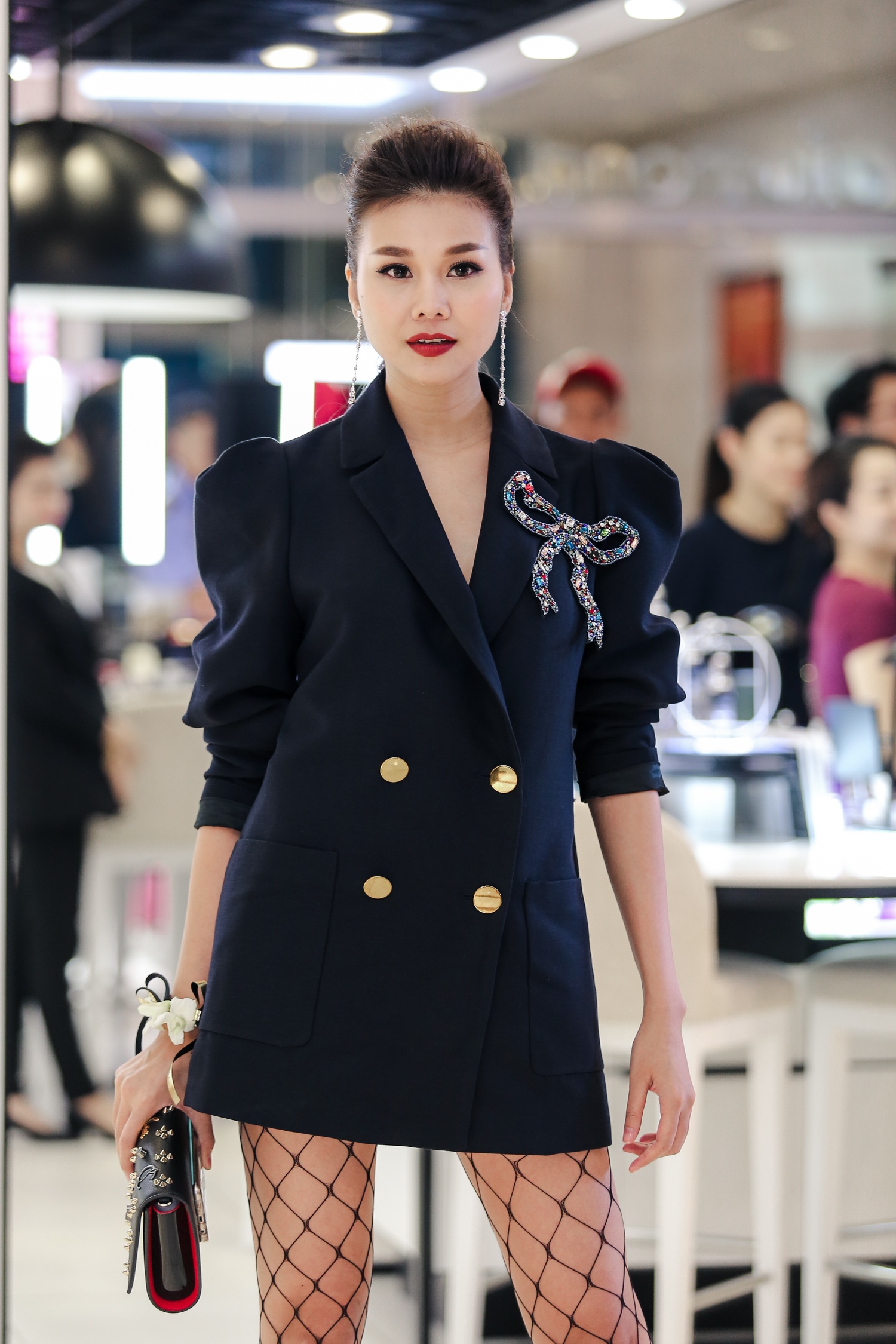 Thanh Hang dien mot vest 'giau quan' anh 2