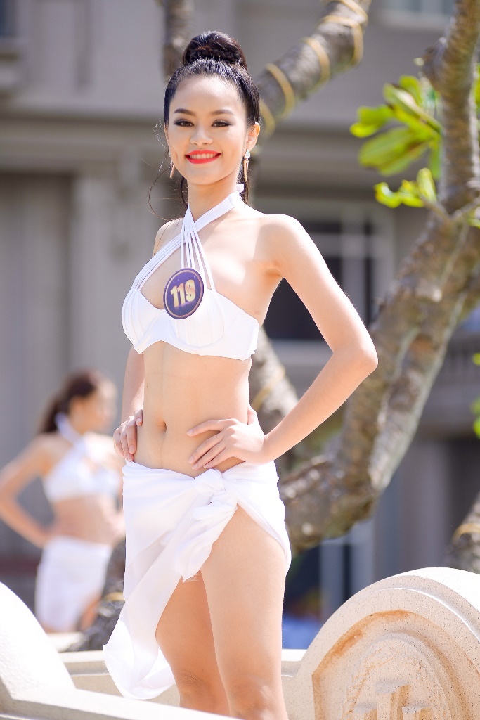Thi sinh Hoa khoi Du lich trinh dien bikini anh 2