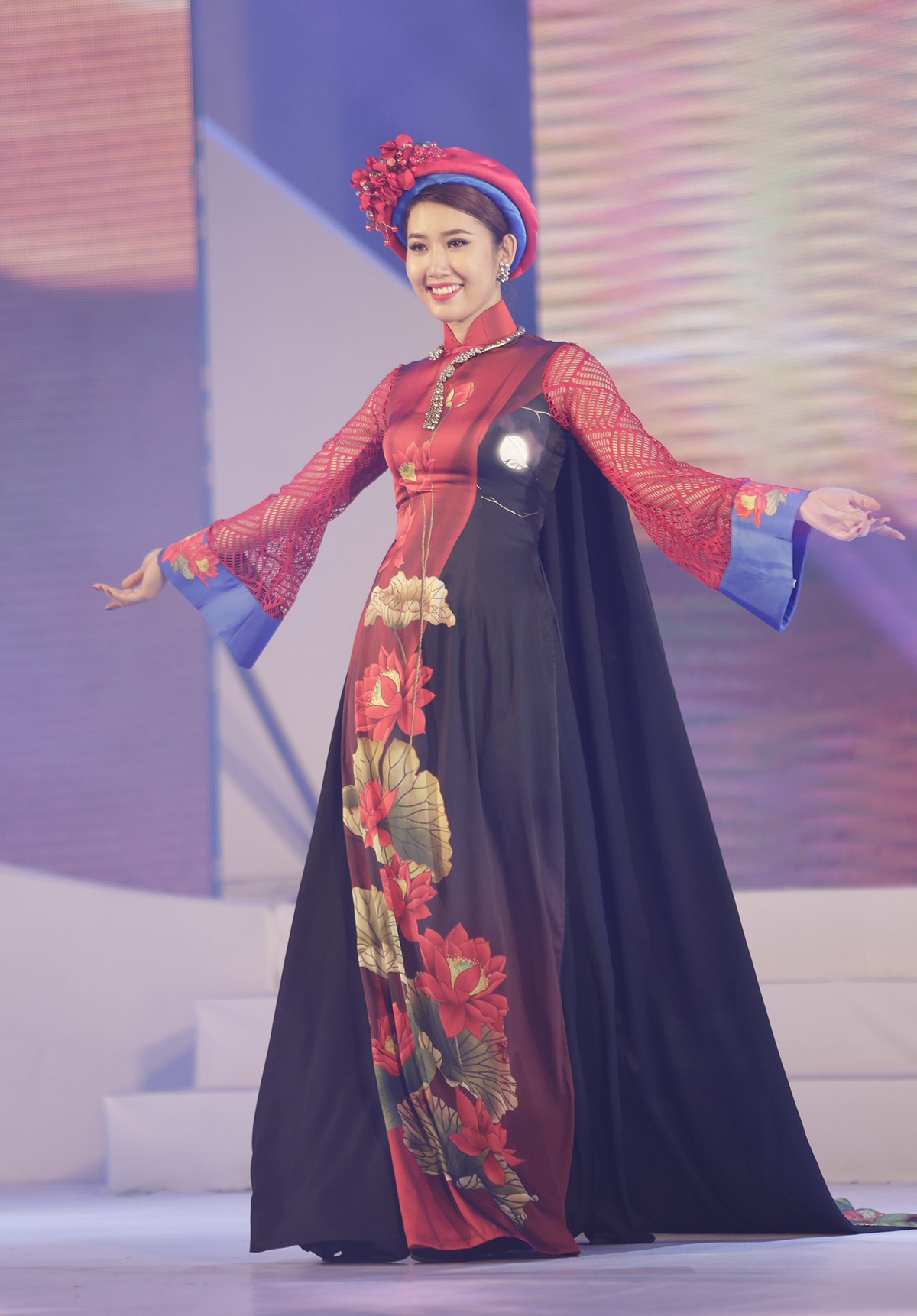 Ao dai hoa tiet 'Truyen Kieu' anh 1
