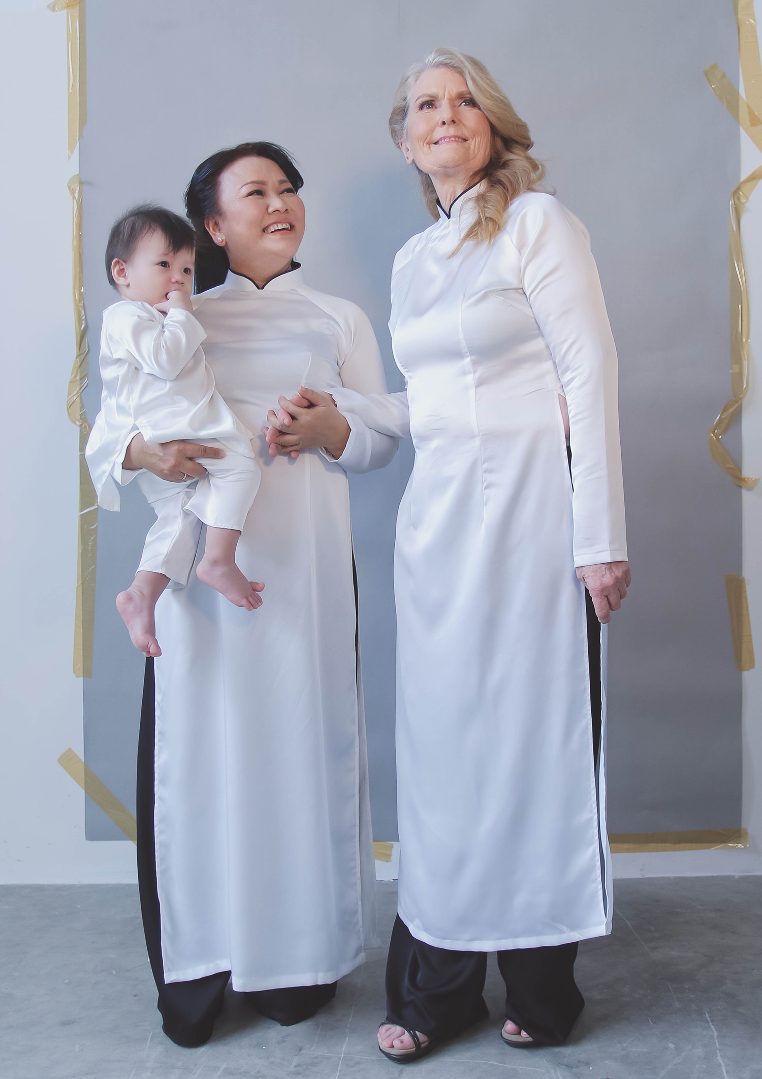 Vo chong Phuong Vy hat tang me ngay 8/3 anh 5