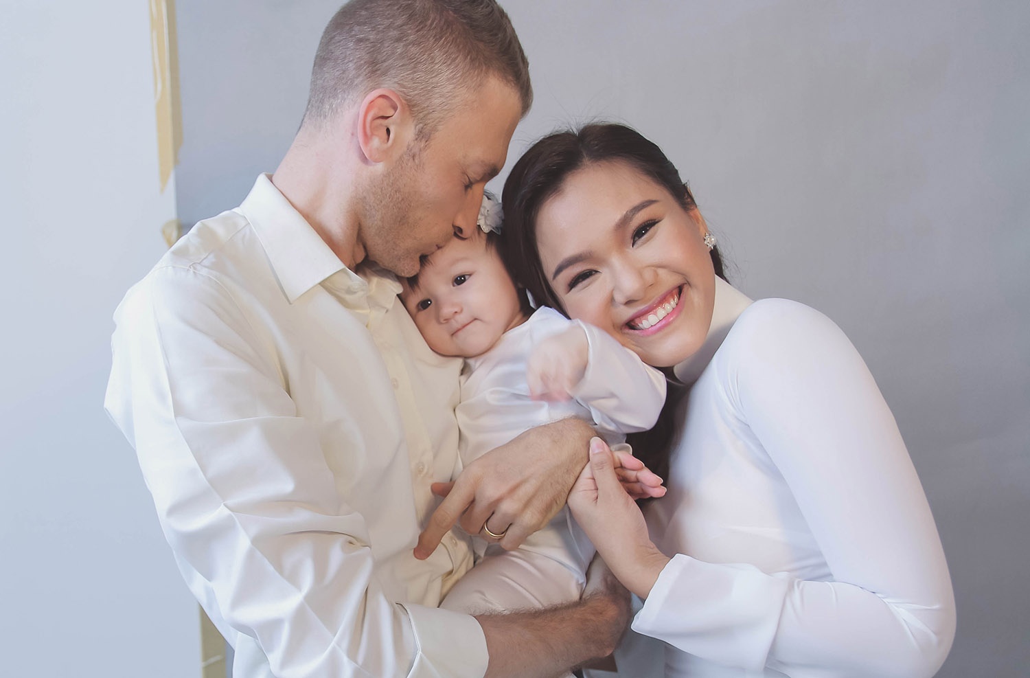 Vo chong Phuong Vy hat tang me ngay 8/3 anh 7