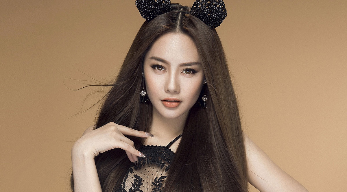 Linh Chi dien dam ren om goi cam hinh anh