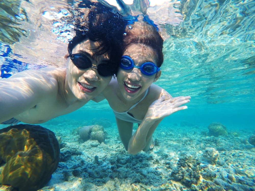 Quang Hung - Quynh Chau du lich o Maldives hinh anh