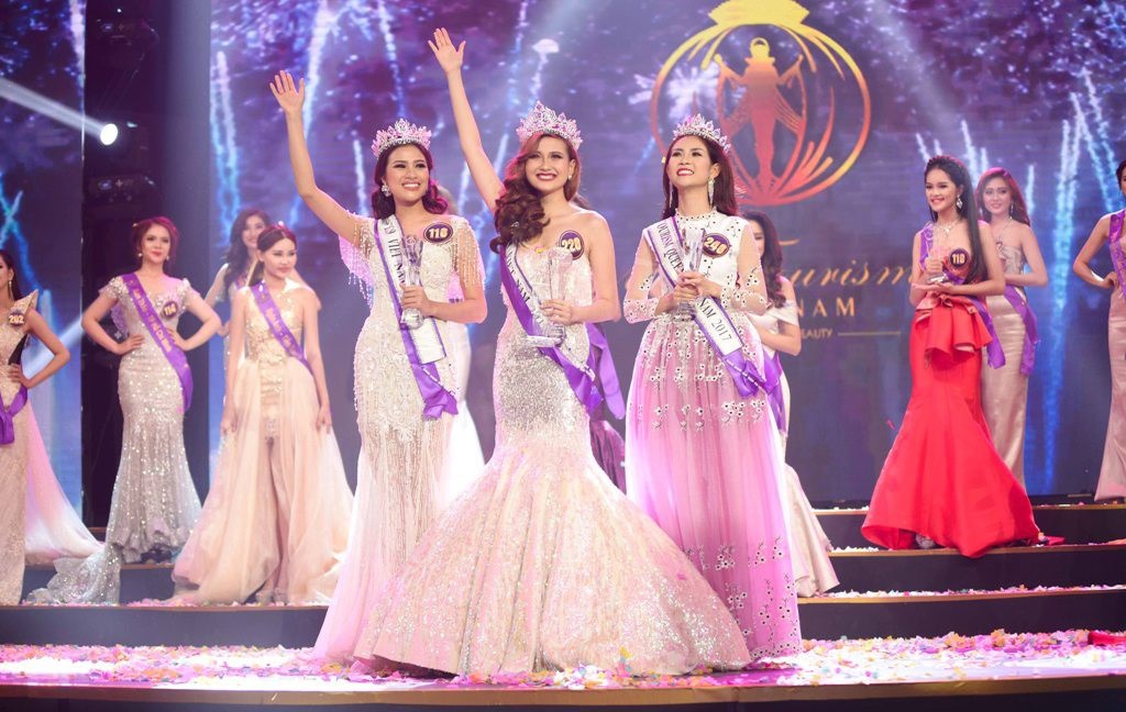 Hoa khôi Du lịch trao giải cho thí sinh làm răng ảnh 1 Hoa khoi Du lich trao giai cho thi sinh lam rang anh 1