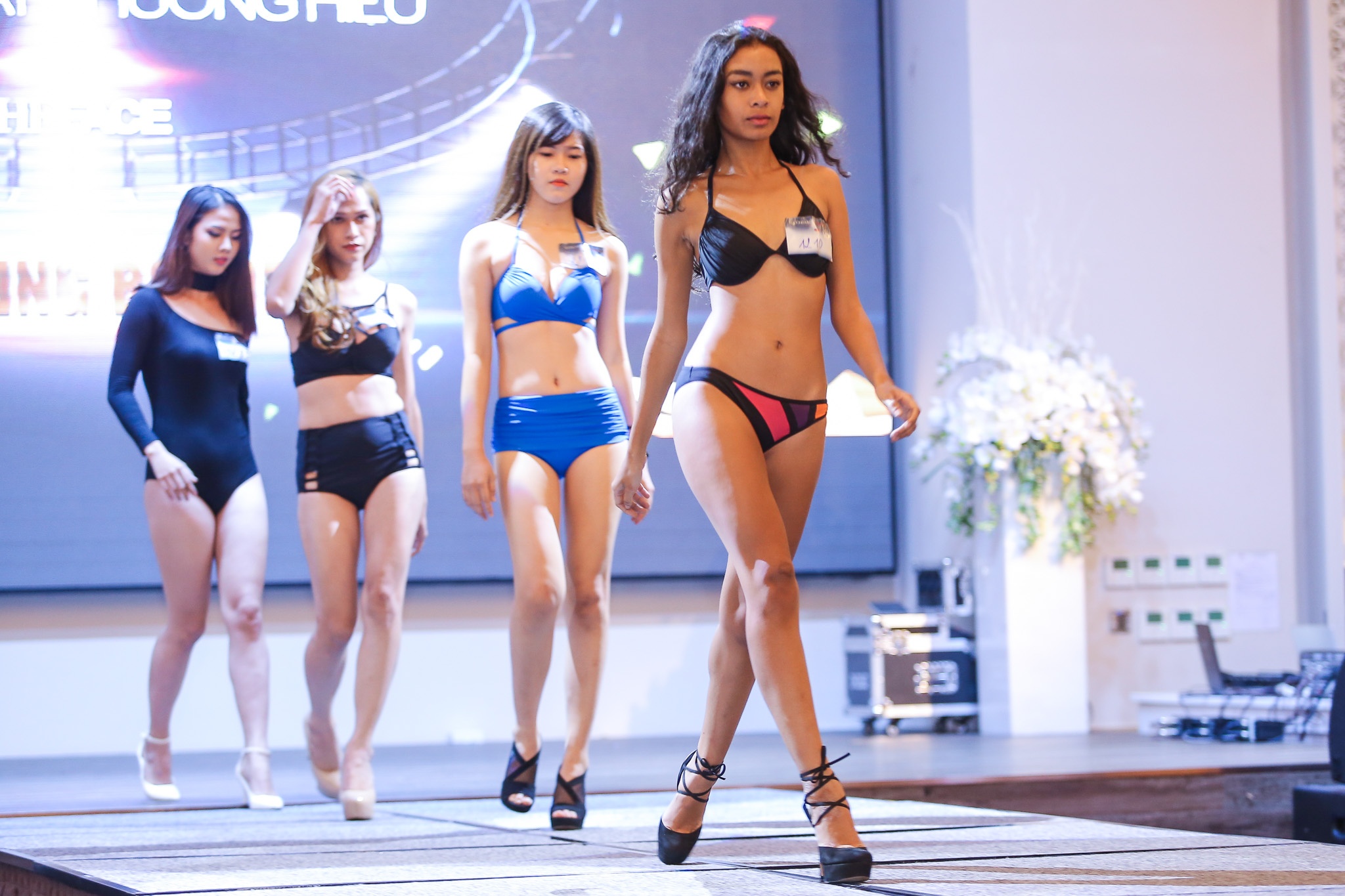 Dan thi sinh The Face dien bikini anh 6