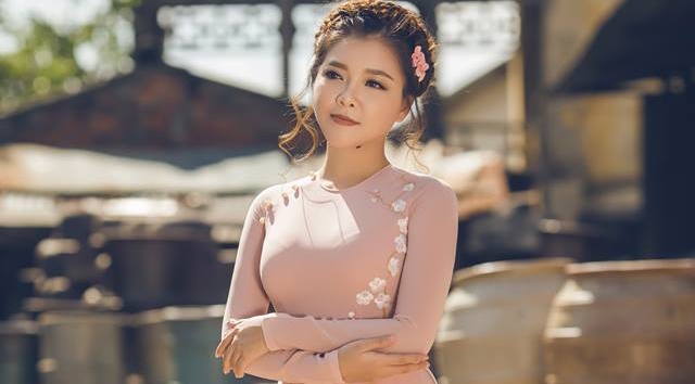 Thanh Ngoc lan dau hat nhac que huong cung me hinh anh