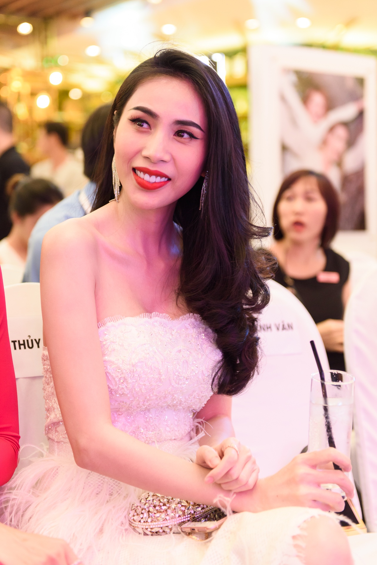 Thuy Tien dien dam quay goi cam anh 2