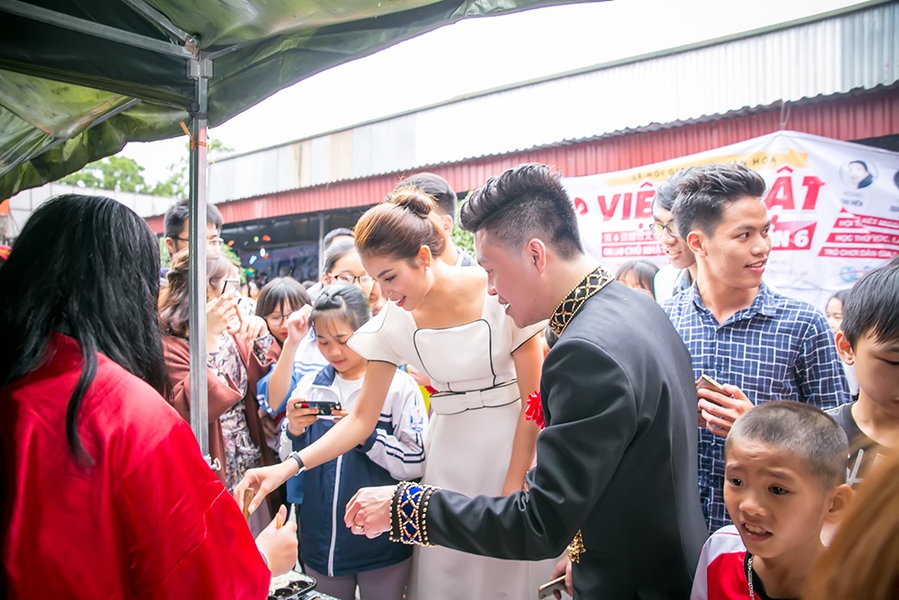 Pham Huong du giao luu van hoa Viet - Nhat anh 4