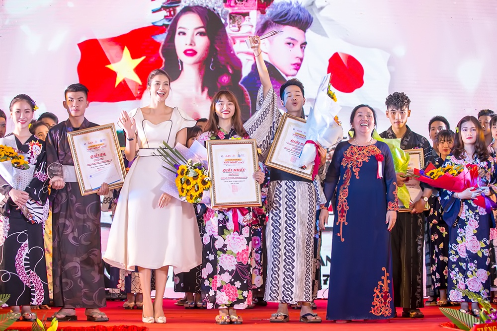 Pham Huong du giao luu van hoa Viet - Nhat anh 7