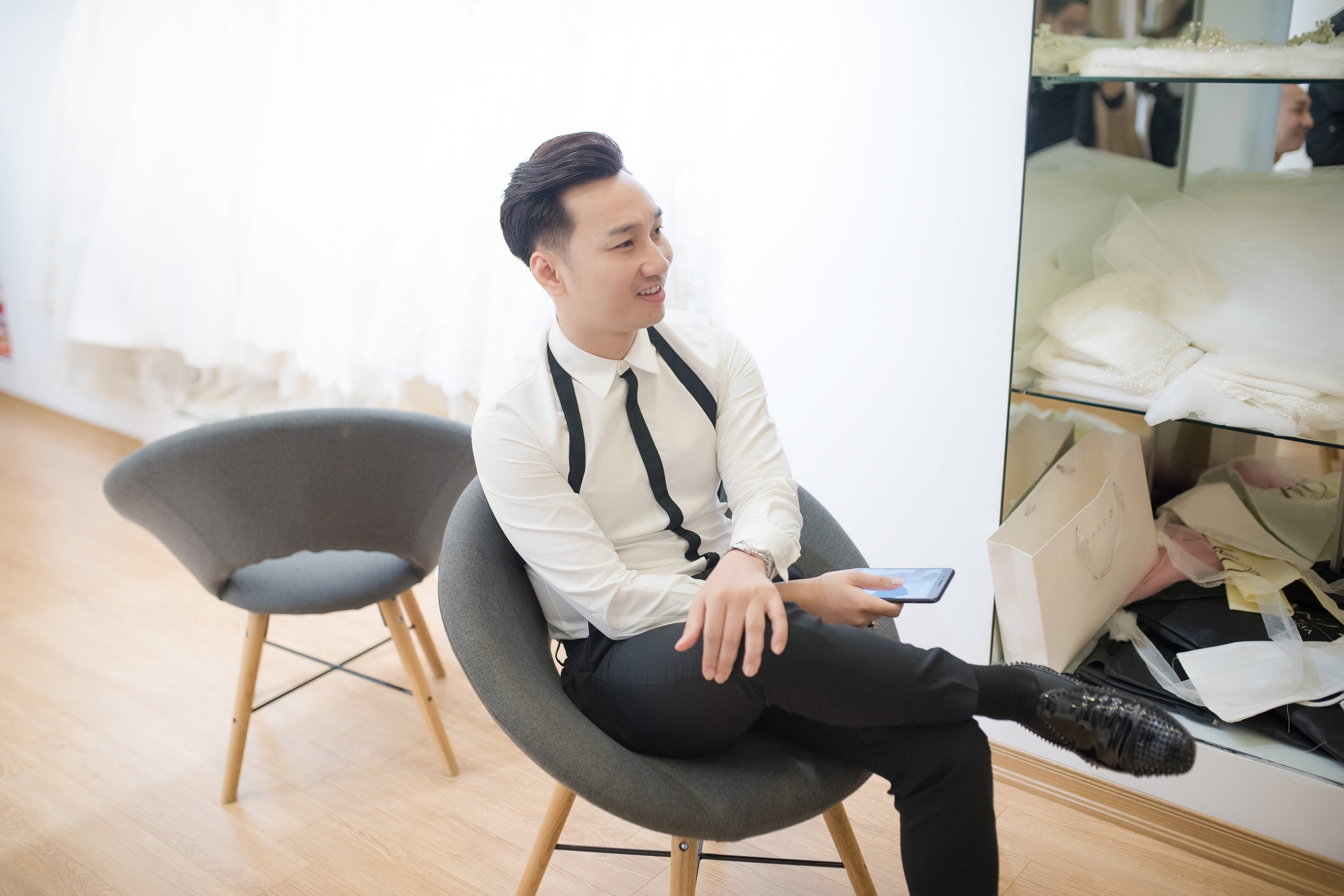 MC Thanh Trung va vo di thu vay cuoi anh 5