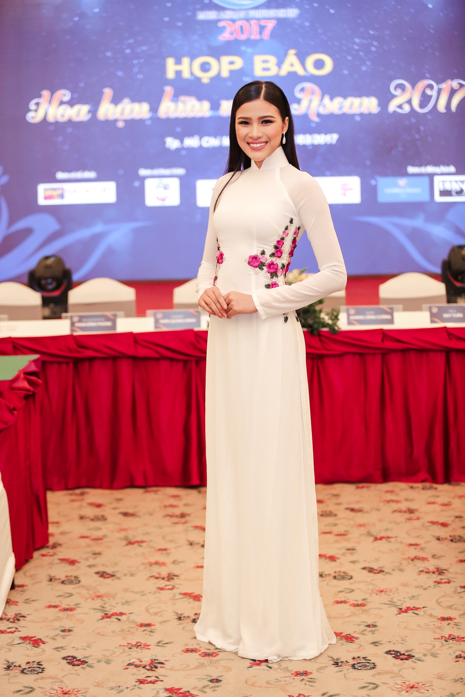 Nguyễn Thị Thành đi sự kiện ảnh 2 Nguyen Thi Thanh di su kien anh 2