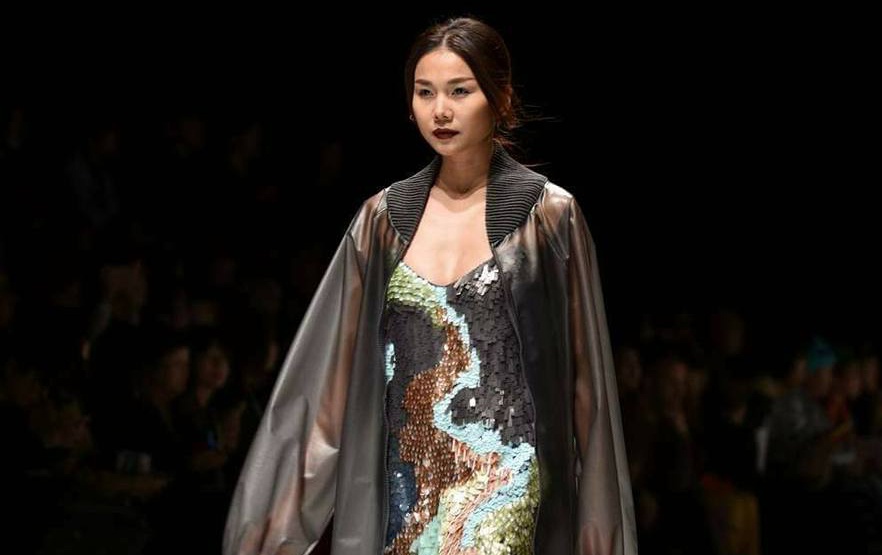 Thanh Hang noi bat tren san dien Tokyo Fashion Week hinh anh