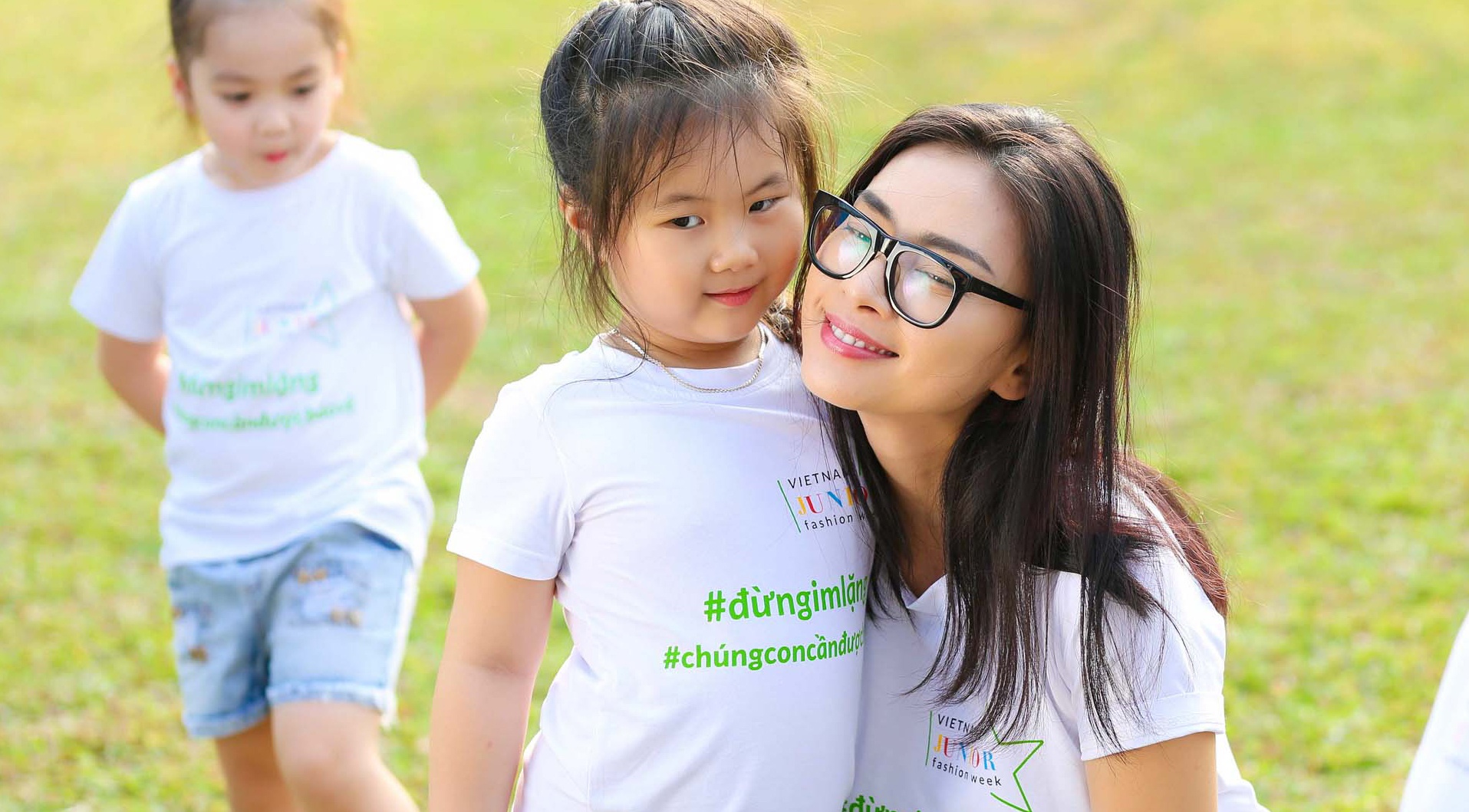 Xuan Lan, Ngo Thanh Van chung suc bao ve tre em hinh anh