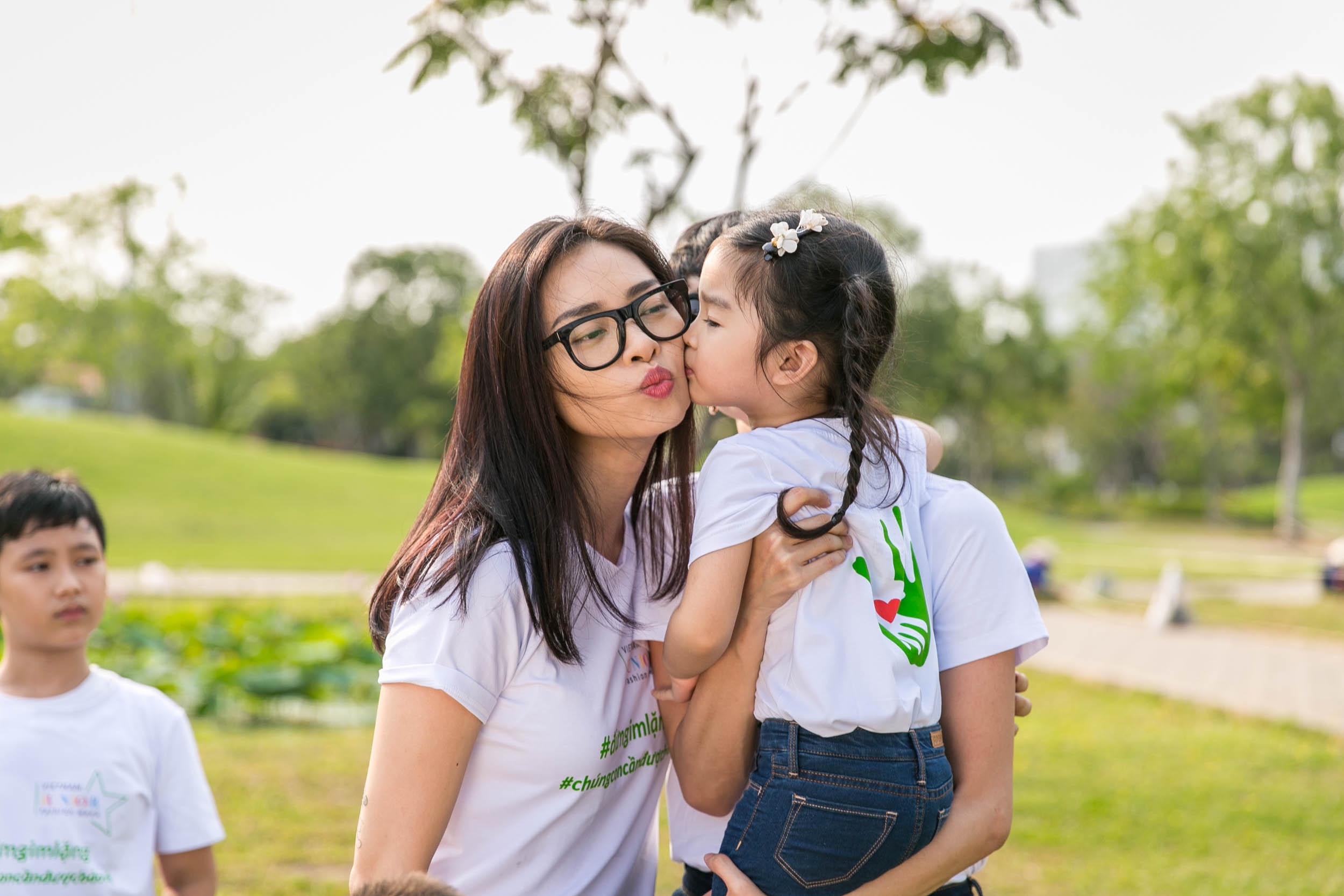 Xuân Lan, Ngô Thanh Vân kêu gọi bảo vệ trẻ em ảnh 4 Xuan Lan, Ngo Thanh Van keu goi bao ve tre em anh 4