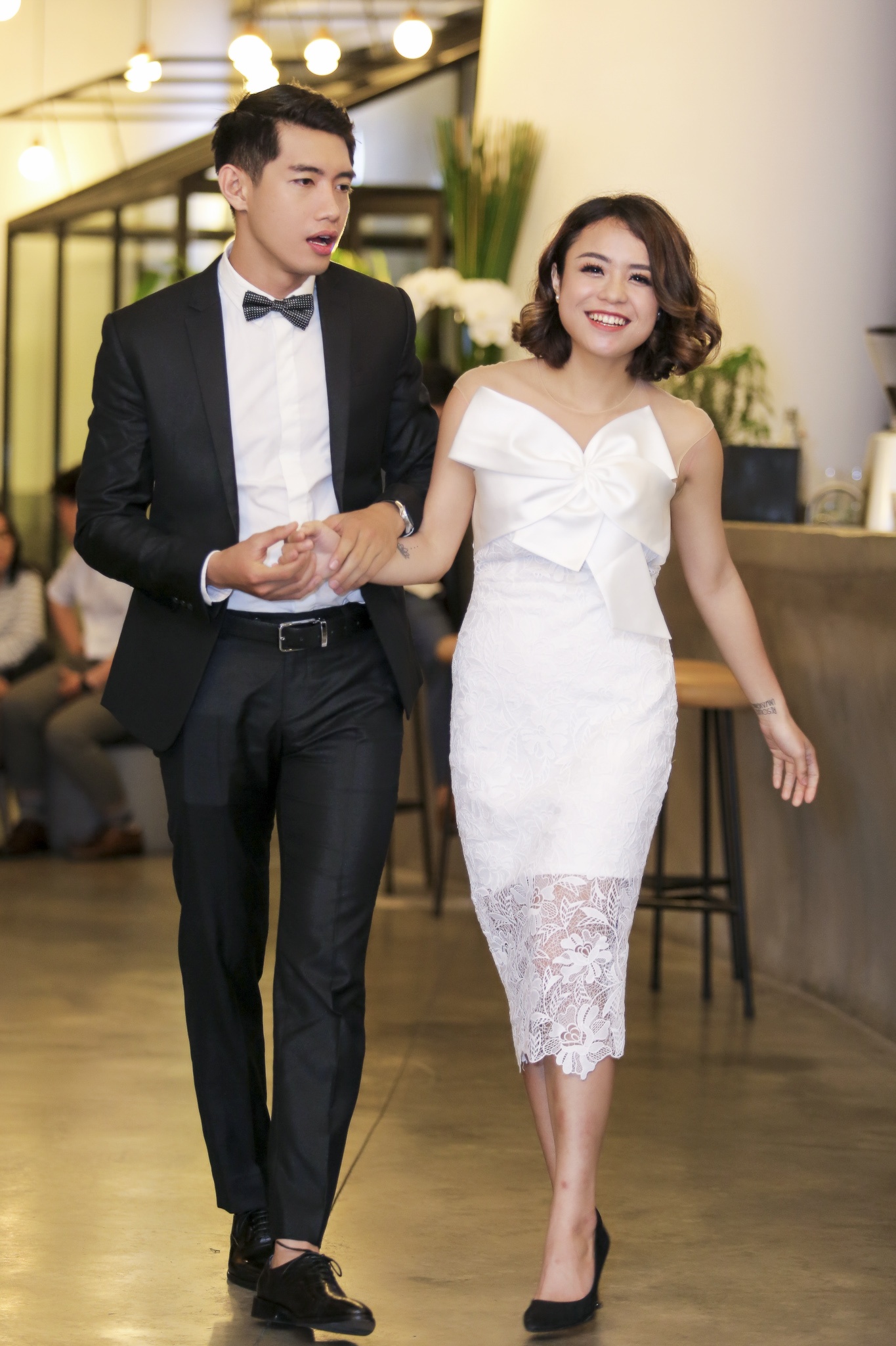 Thai Trinh - Quang Dang hon nhau anh 1