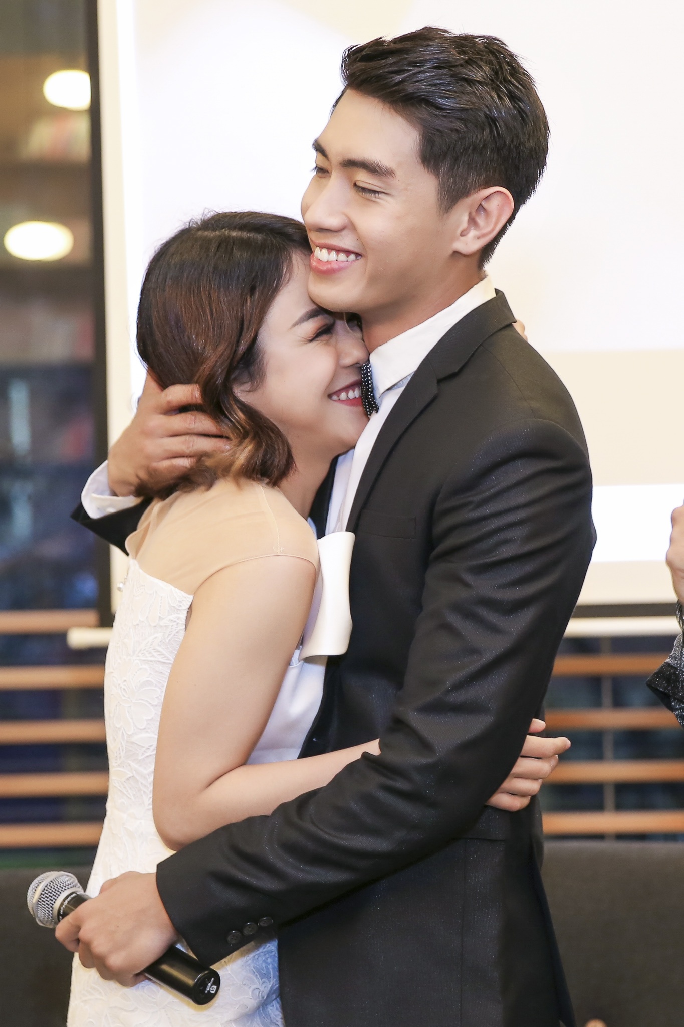 Thai Trinh - Quang Dang hon nhau anh 3