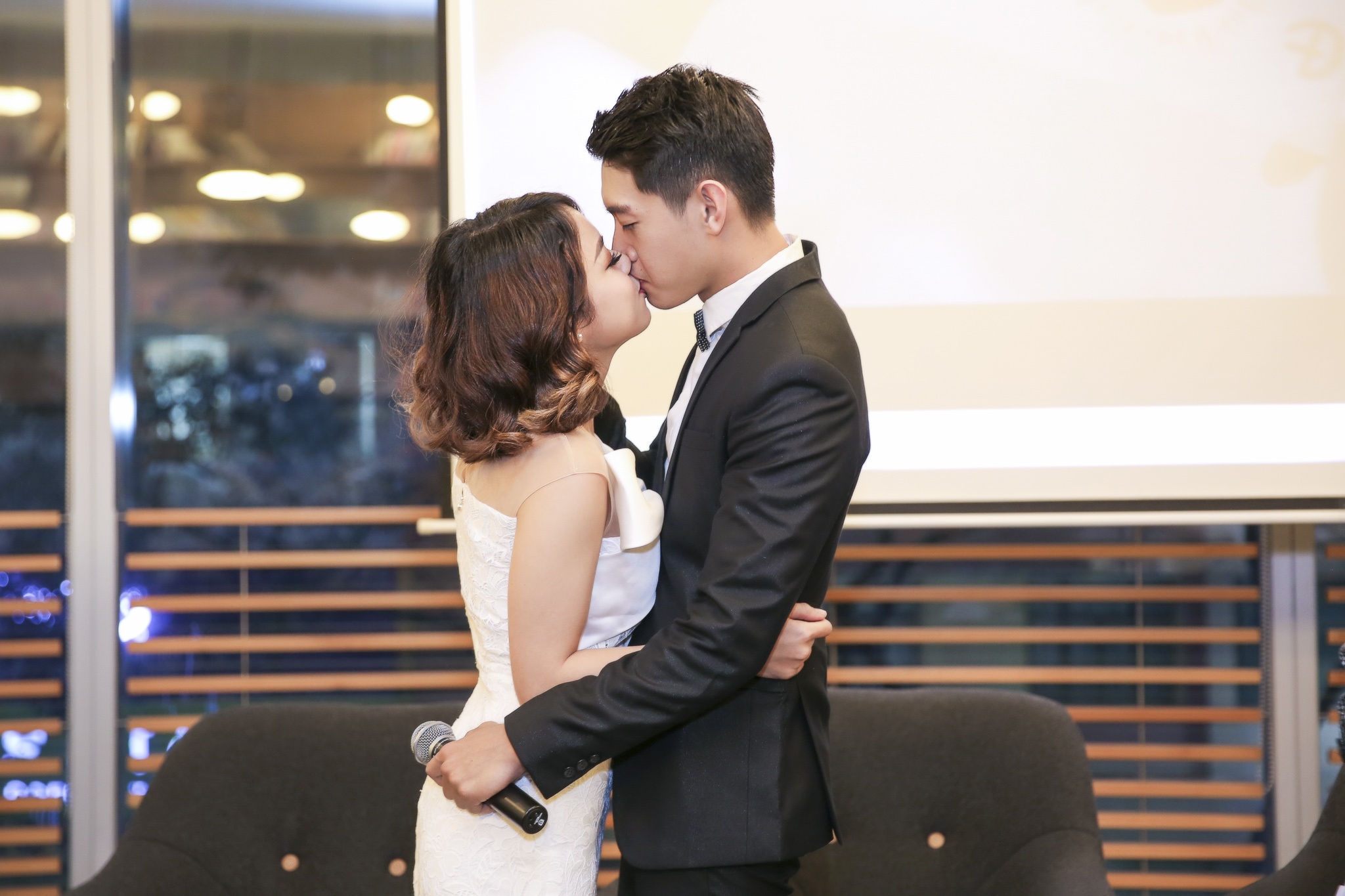 Thai Trinh - Quang Dang hon nhau anh 4