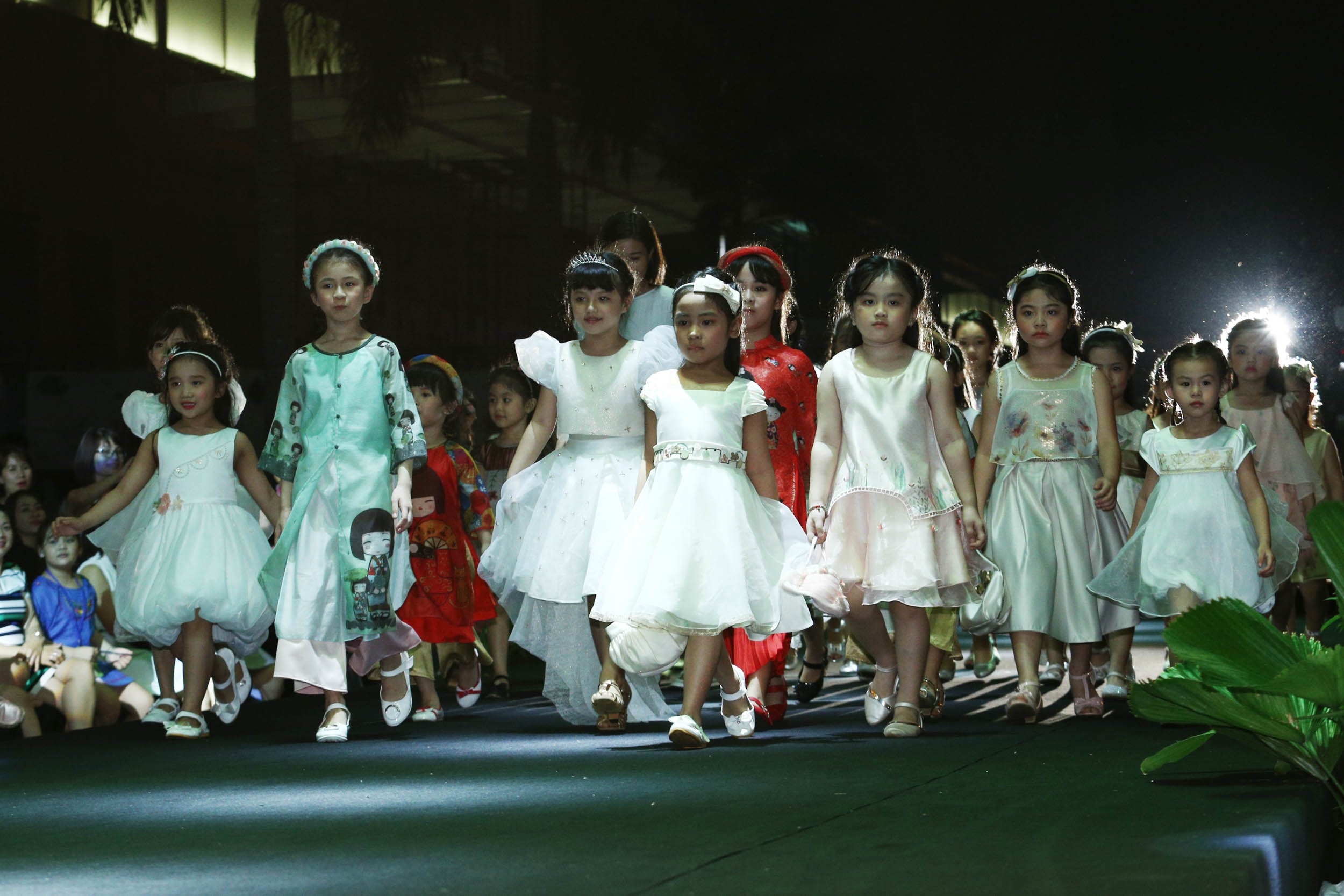 Tuan le Thoi trang nhi khoi dong anh 8