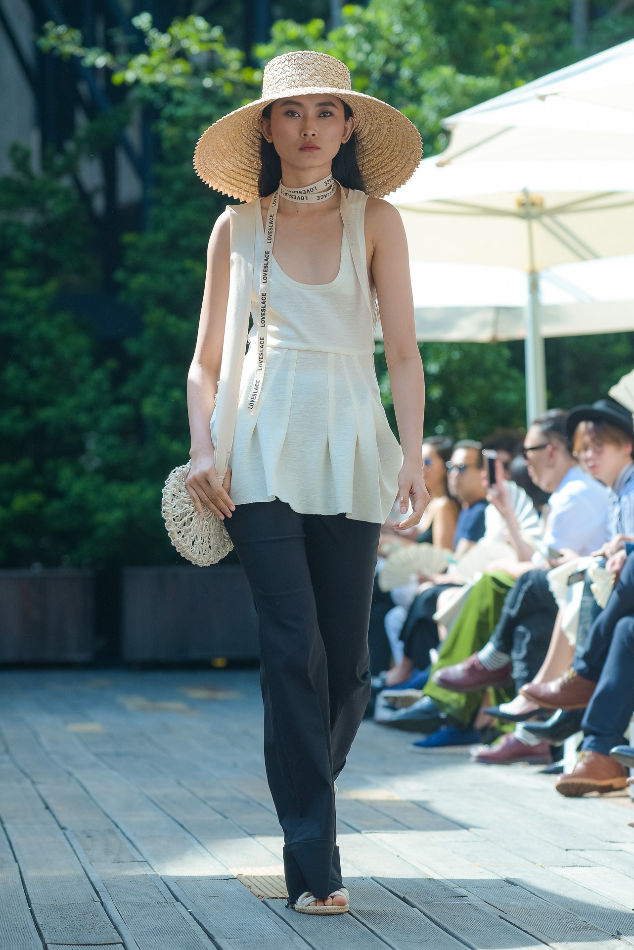 Lan Khue lam vedette show Lam Gia Khang anh 3