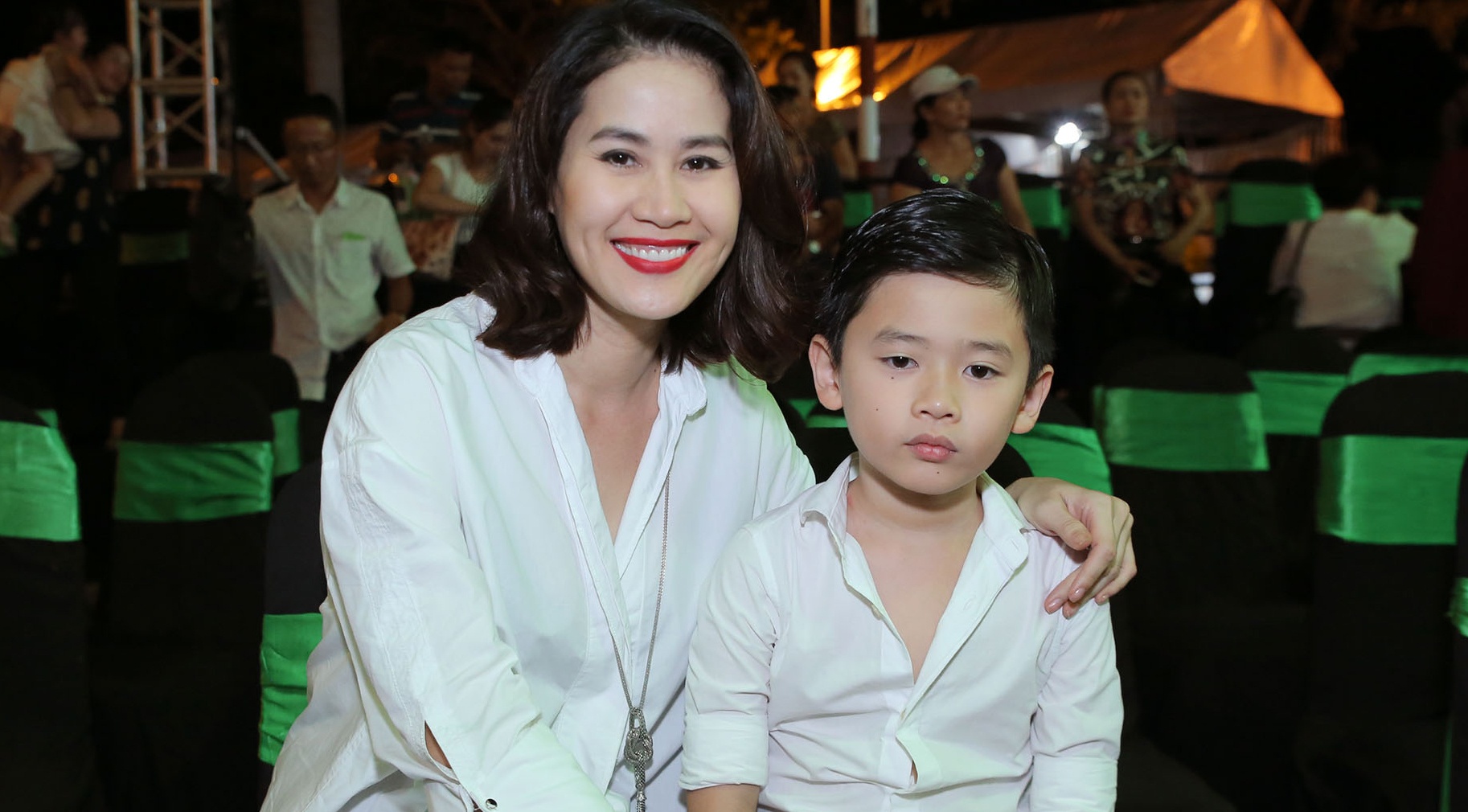 Than Thuy Ha cung con trai du Tuan le Thoi trang nhi hinh anh