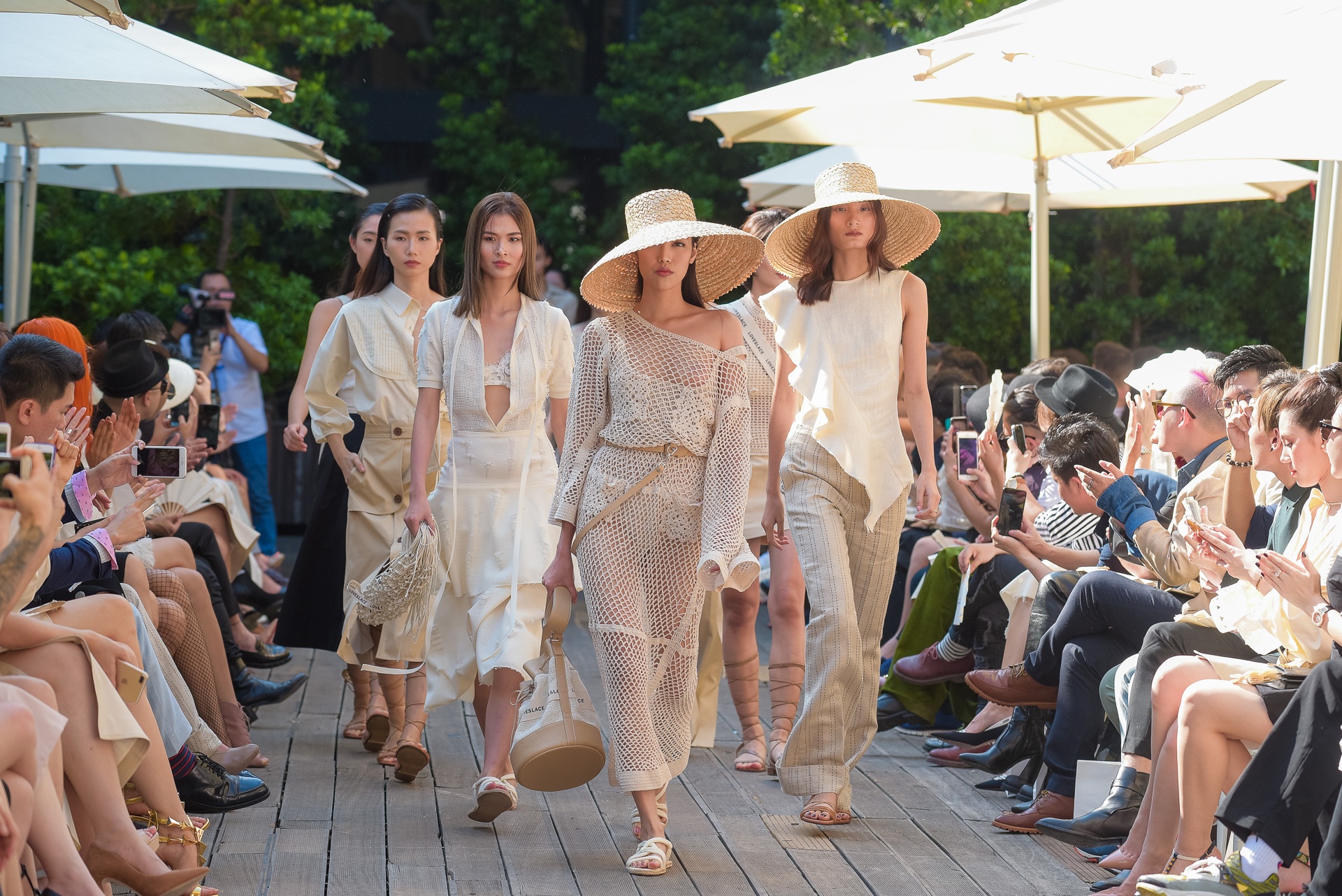 Lan Khue lam vedette show Lam Gia Khang anh 2