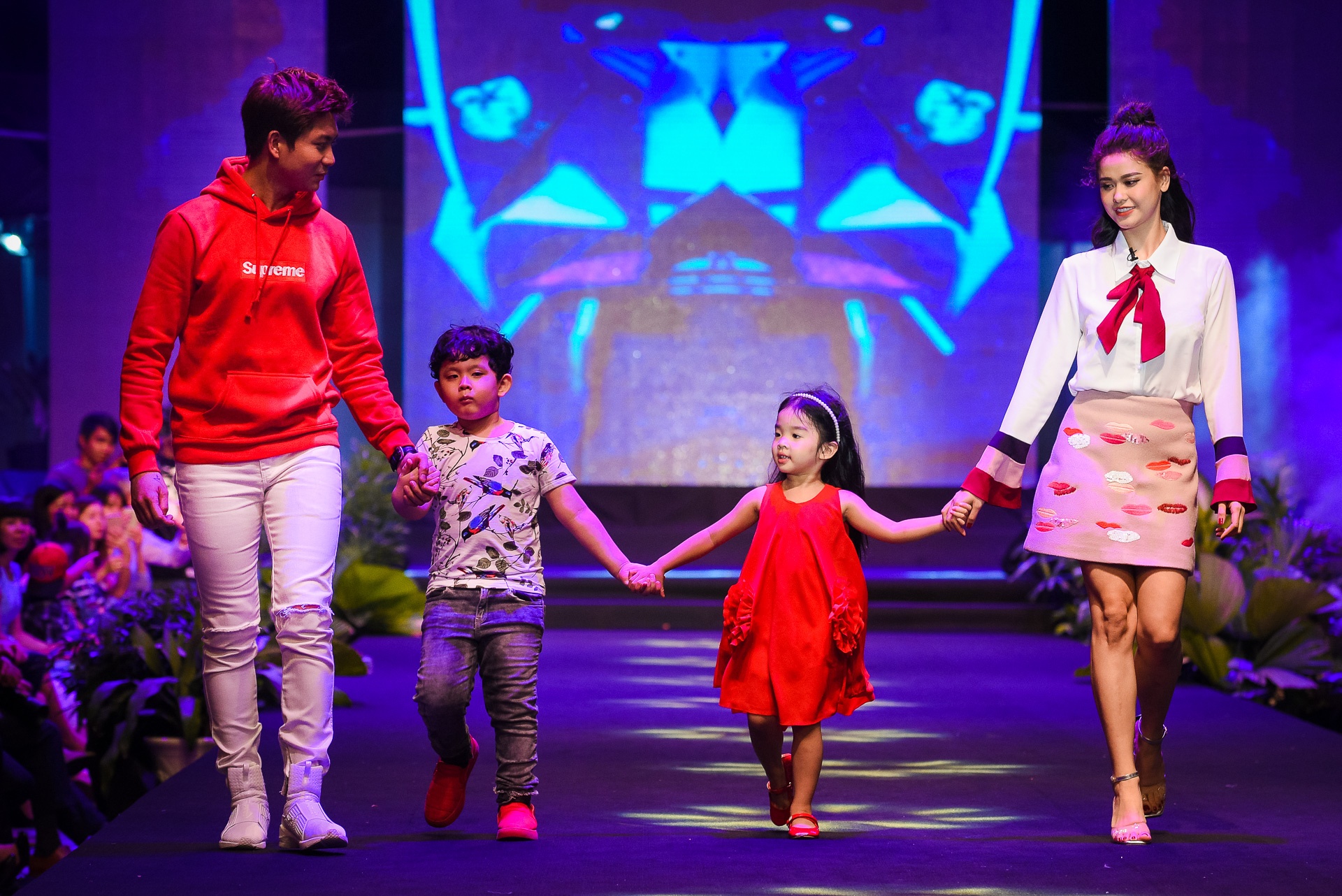 Con trai Truong Quynh Anh dien thoi trang anh 1