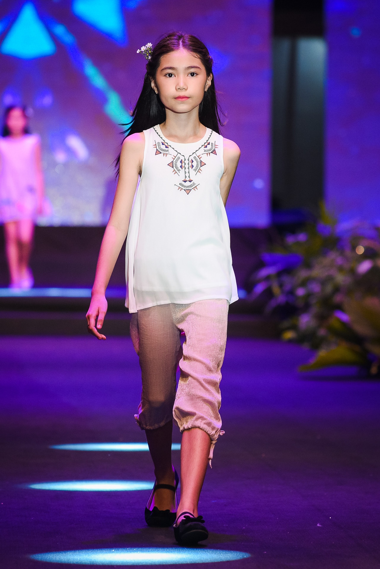 Con trai Truong Quynh Anh dien thoi trang anh 5