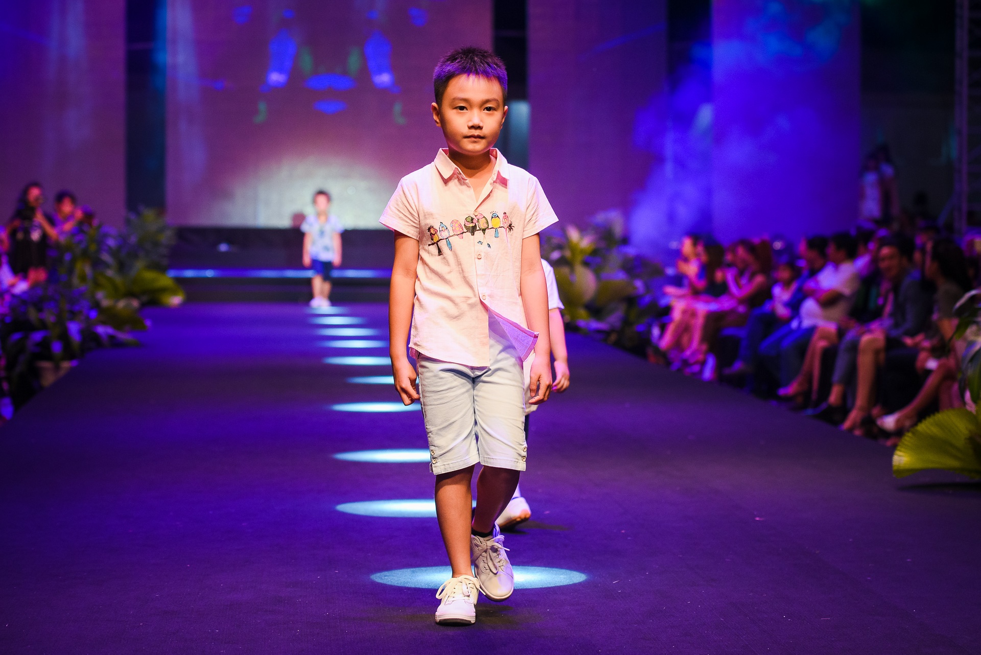 Con trai Truong Quynh Anh dien thoi trang anh 7