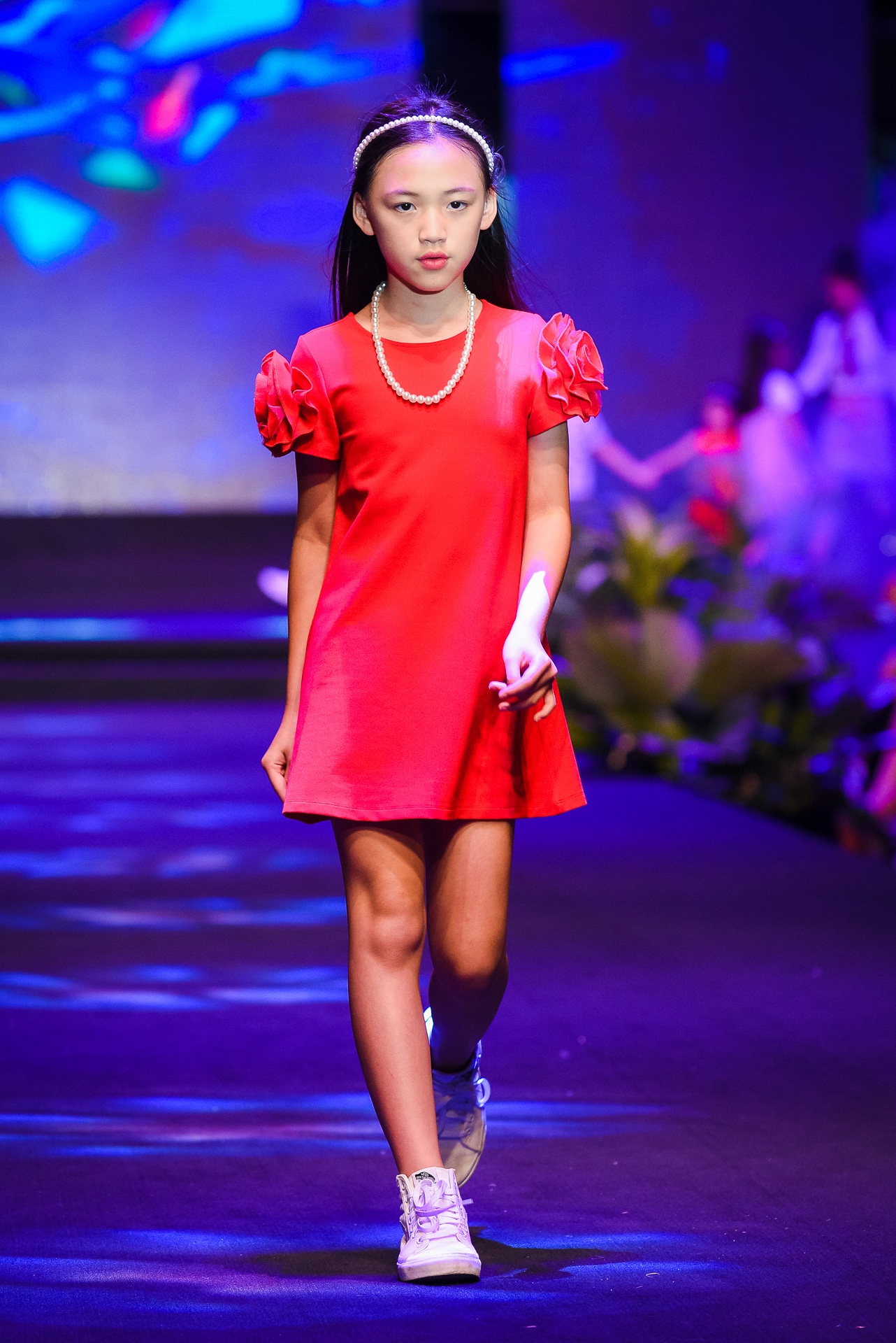 Con trai Truong Quynh Anh dien thoi trang anh 9