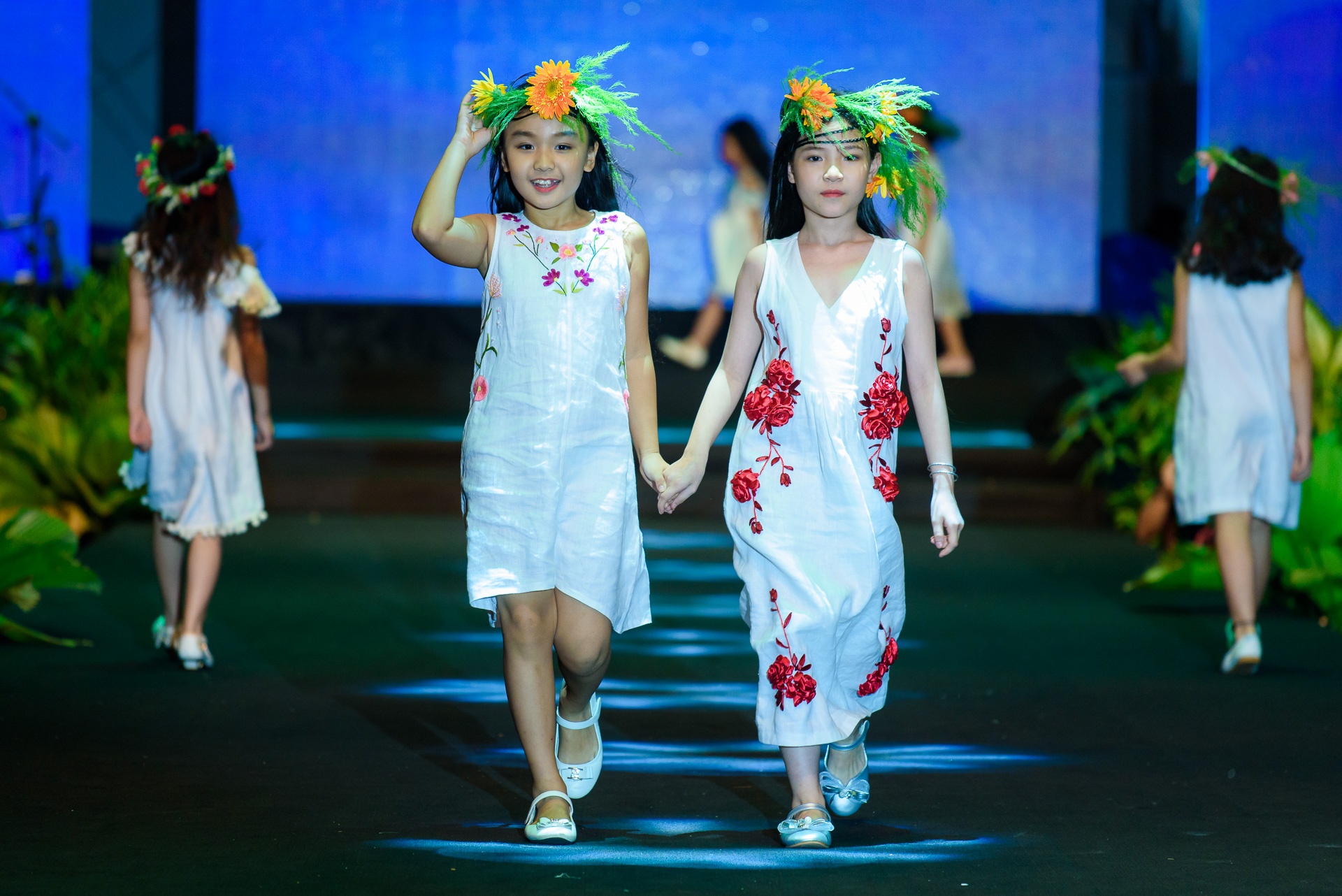 Thuý Hạnh cùng con gái diễn thời trang ảnh 5 Thuy Hanh cung con gai dien thoi trang anh 5